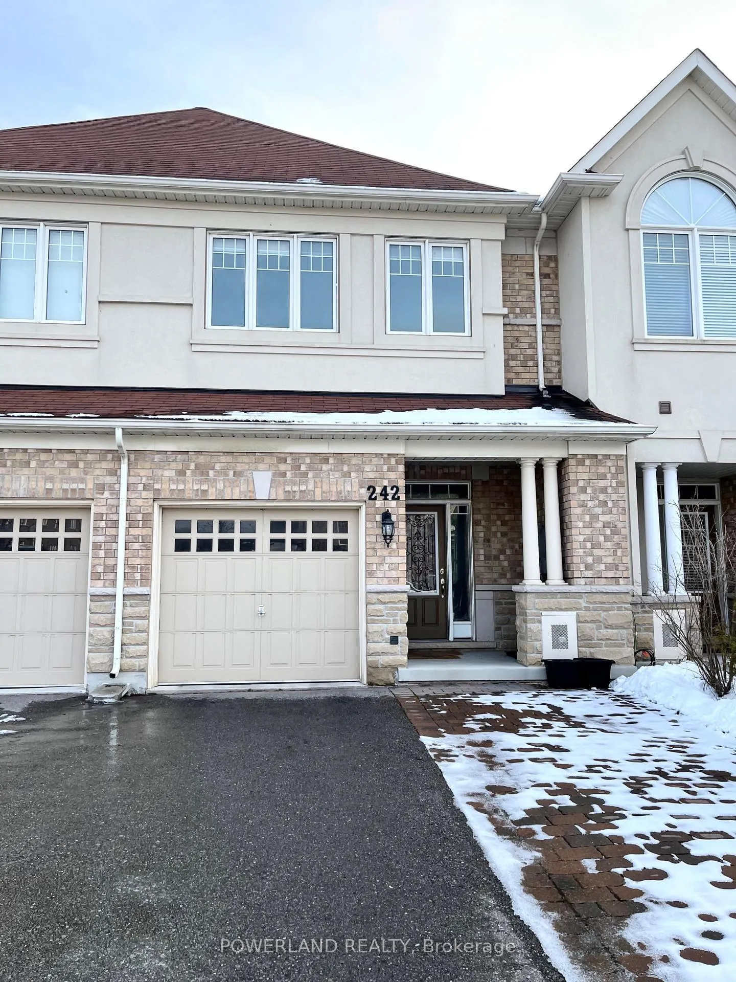 Photo 2 of 242 Southdown Avenue, Vaughan, Patterson — HOMEH