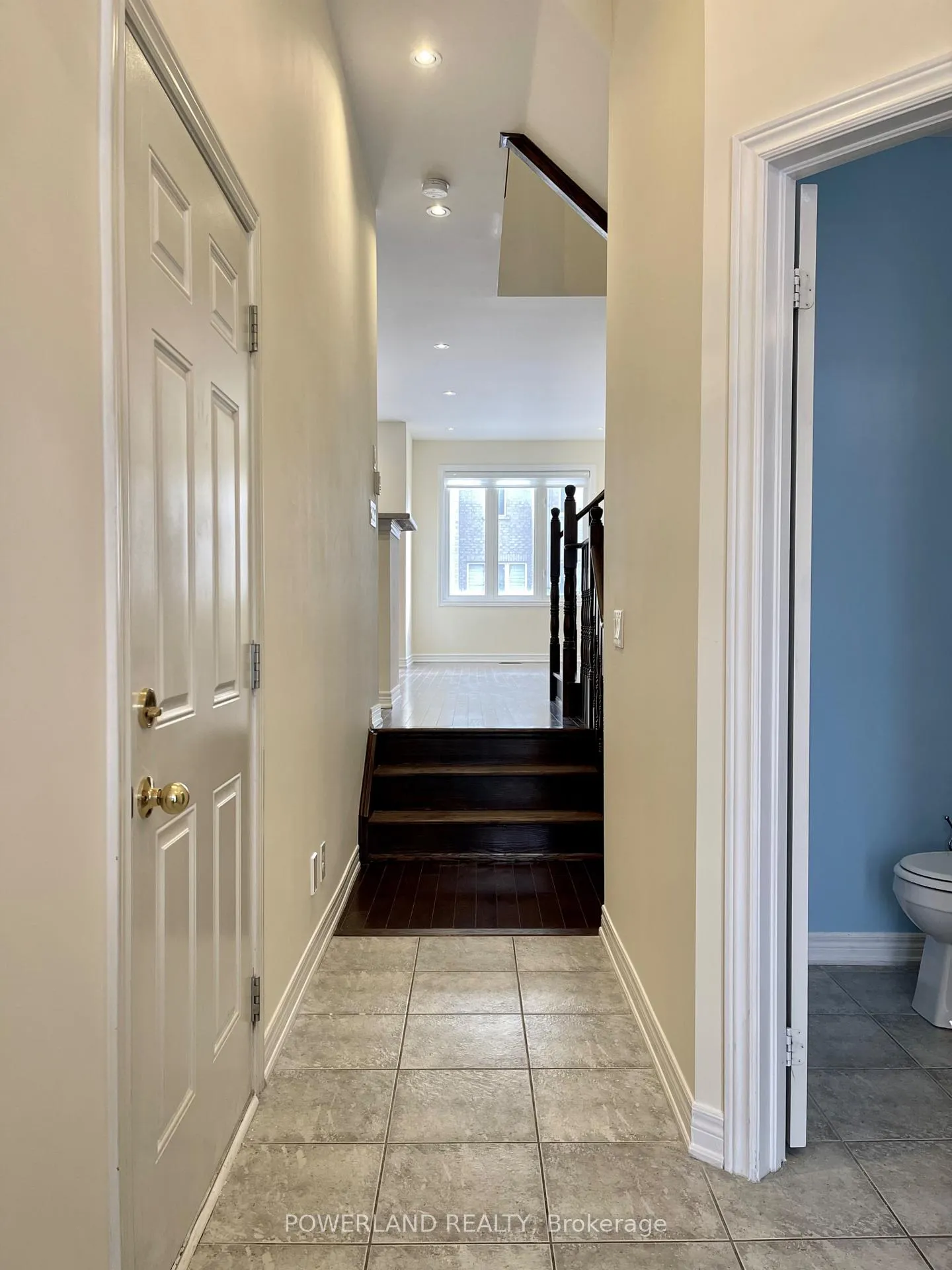 Photo 4 of 242 Southdown Avenue, Vaughan, Patterson — HOMEH