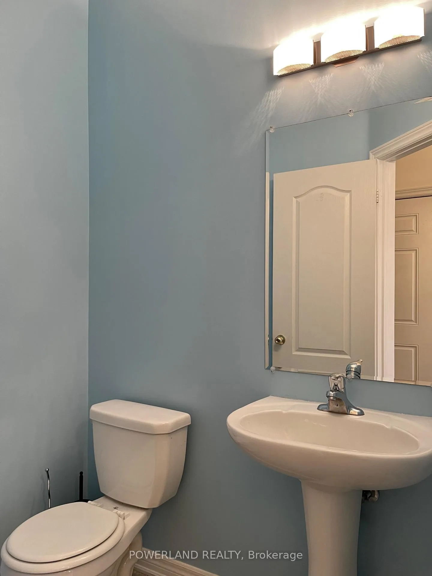Photo 5 of 242 Southdown Avenue, Vaughan, Patterson — HOMEH
