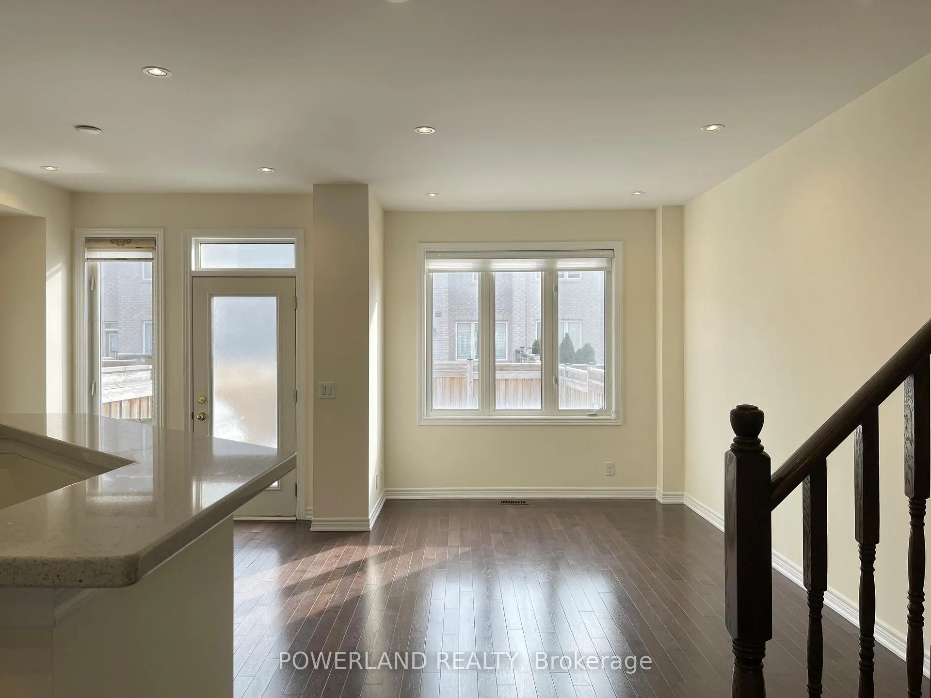 Photo 7 of 242 Southdown Avenue, Vaughan, Patterson — HOMEH