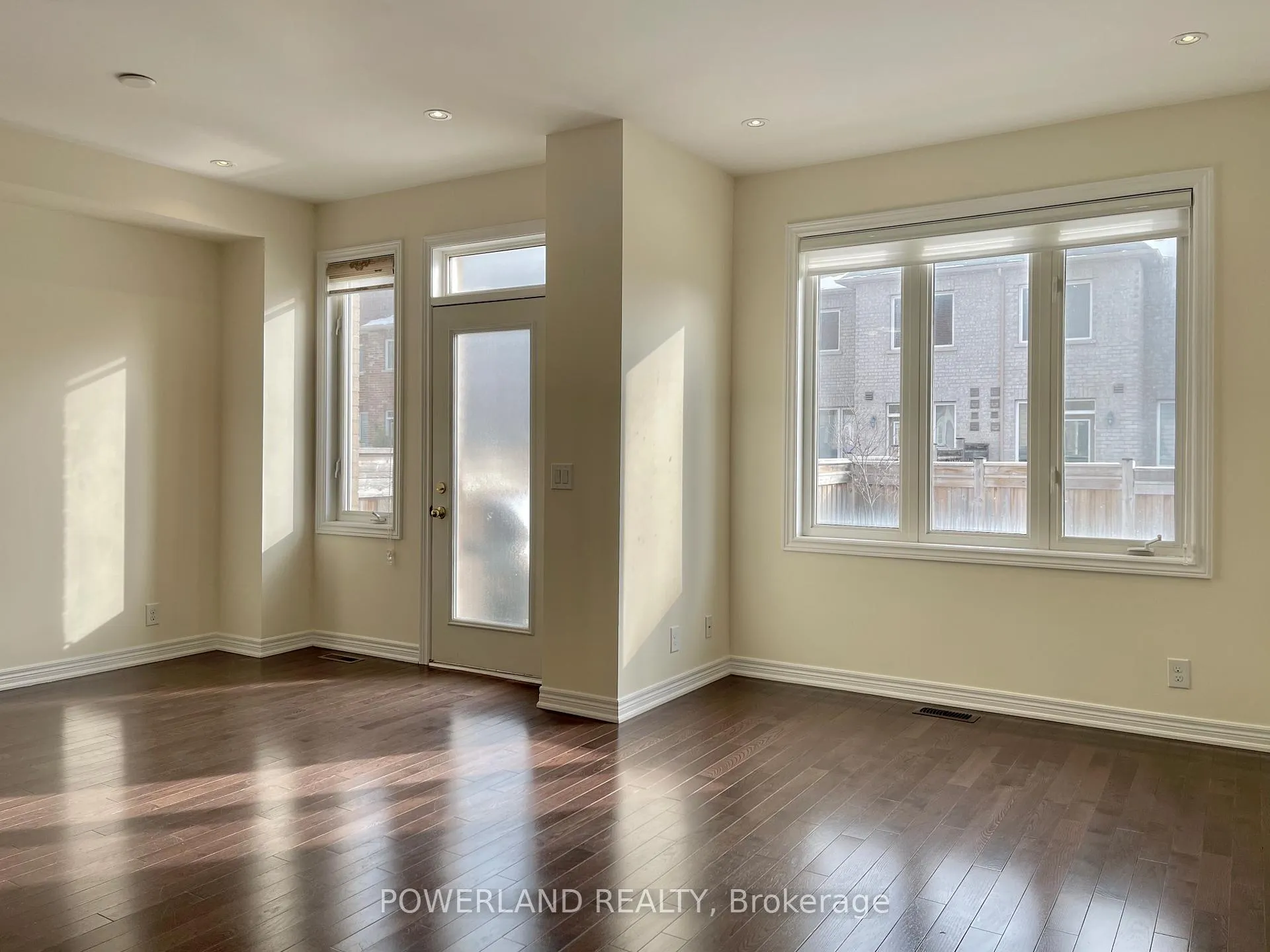 Photo 8 of 242 Southdown Avenue, Vaughan, Patterson — HOMEH