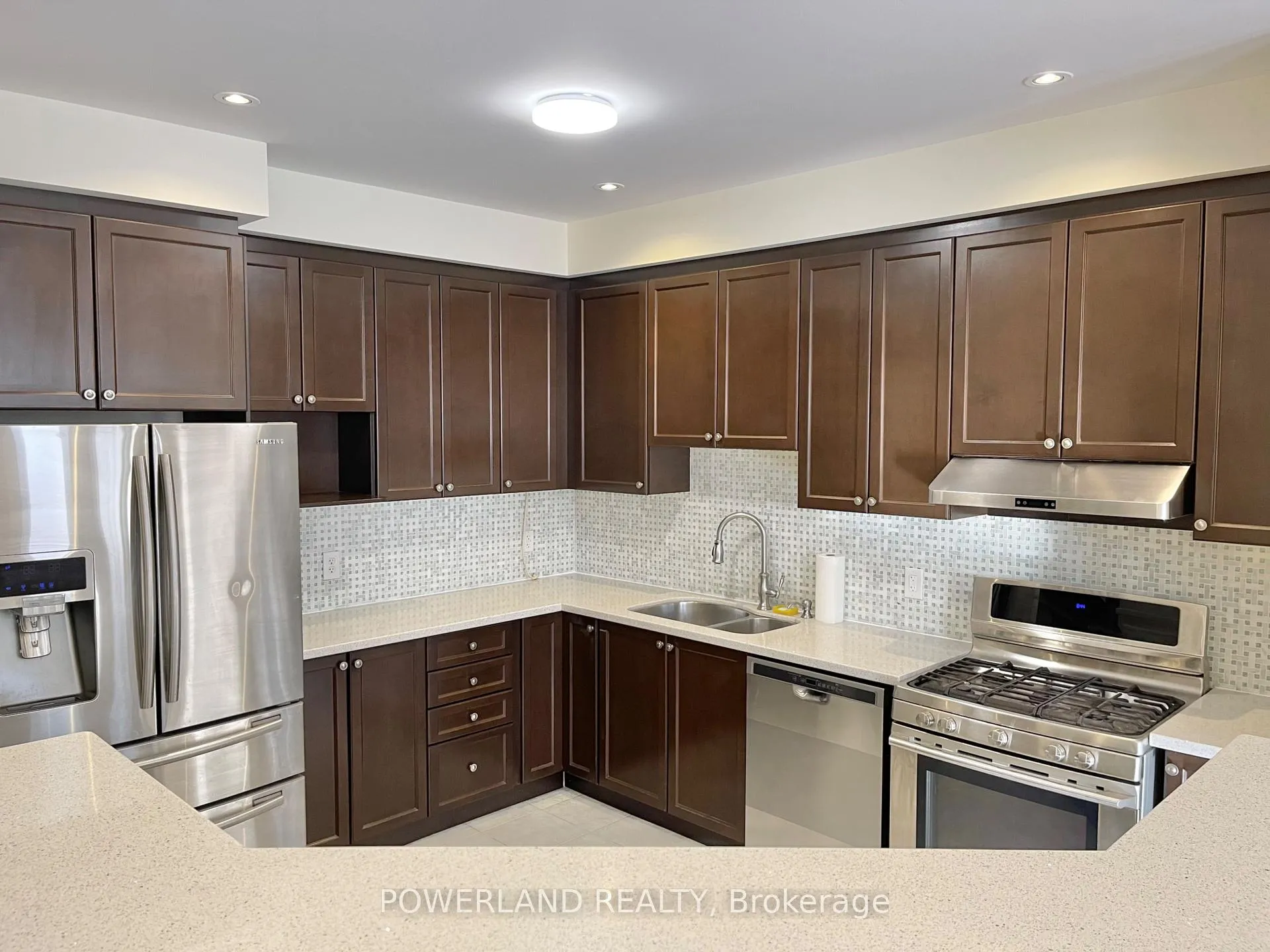 Photo 10 of 242 Southdown Avenue, Vaughan, Patterson — HOMEH