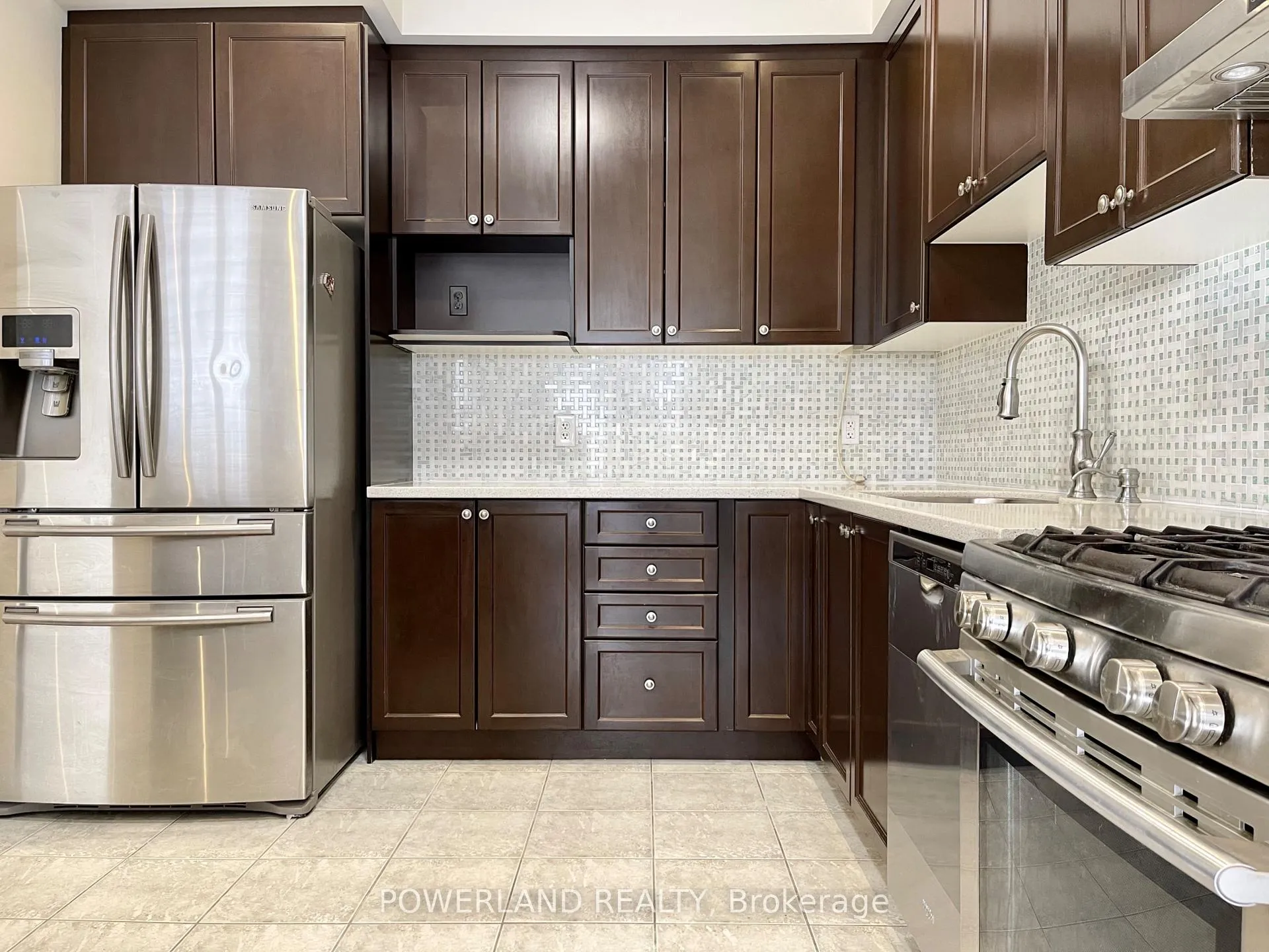 Photo 11 of 242 Southdown Avenue, Vaughan, Patterson — HOMEH