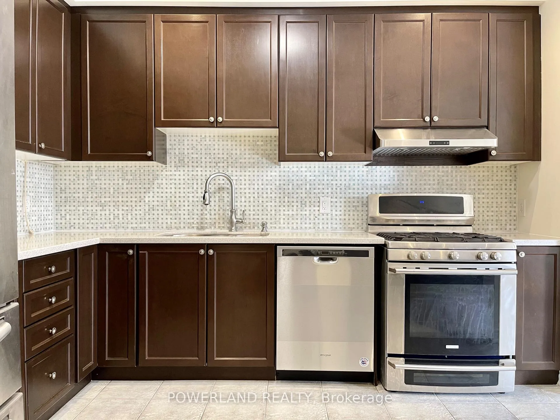 Photo 12 of 242 Southdown Avenue, Vaughan, Patterson — HOMEH