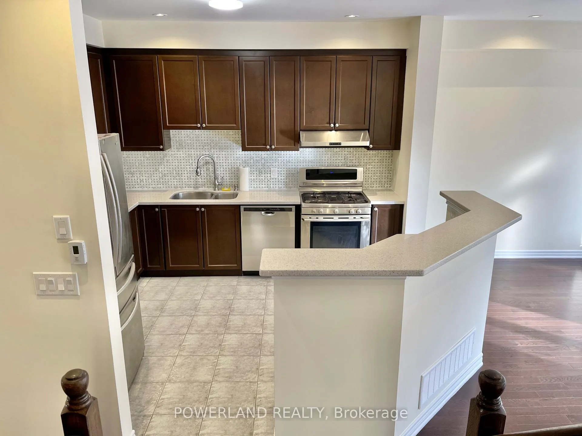 Photo 13 of 242 Southdown Avenue, Vaughan, Patterson — HOMEH