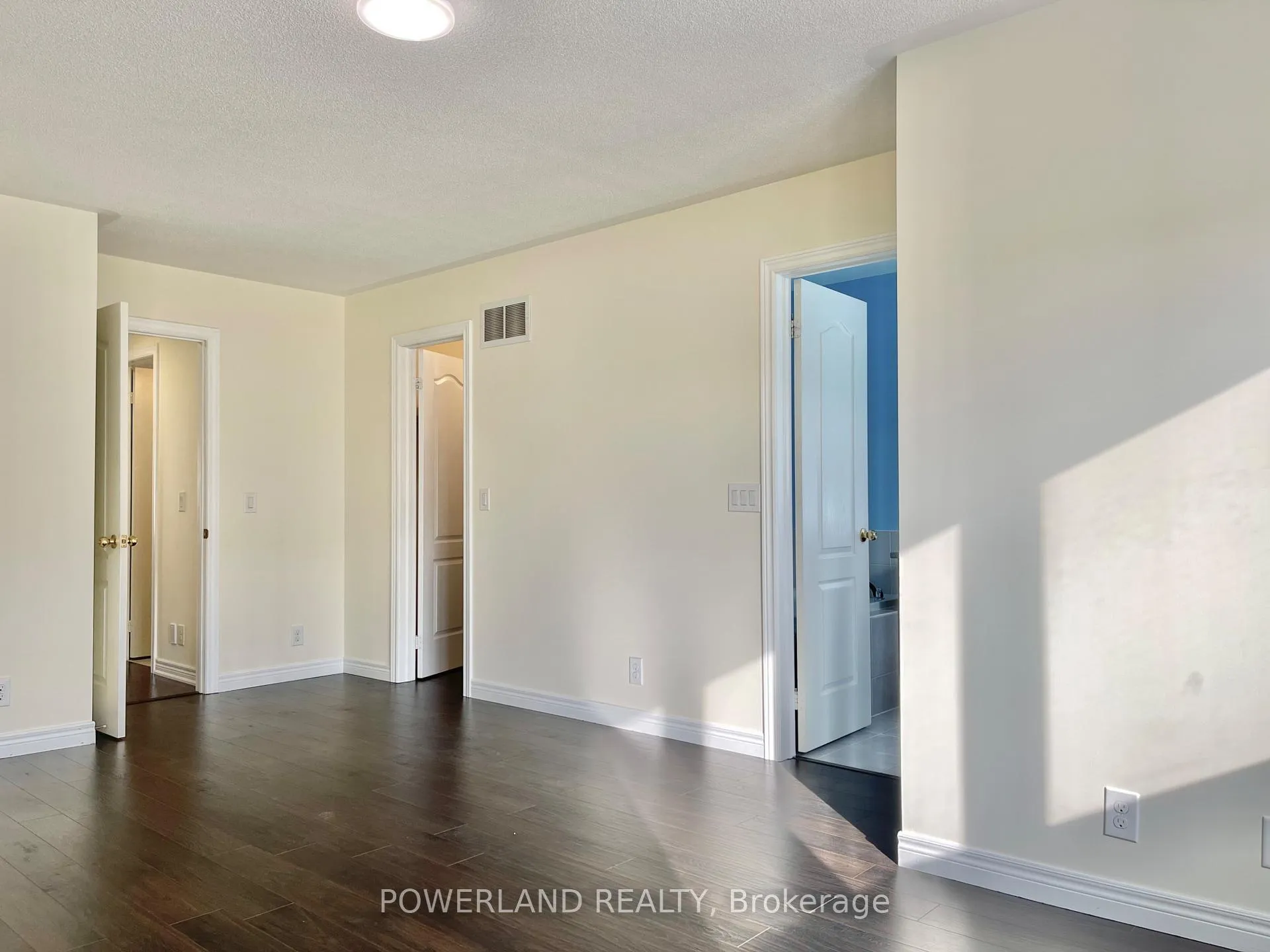Photo 17 of 242 Southdown Avenue, Vaughan, Patterson — HOMEH
