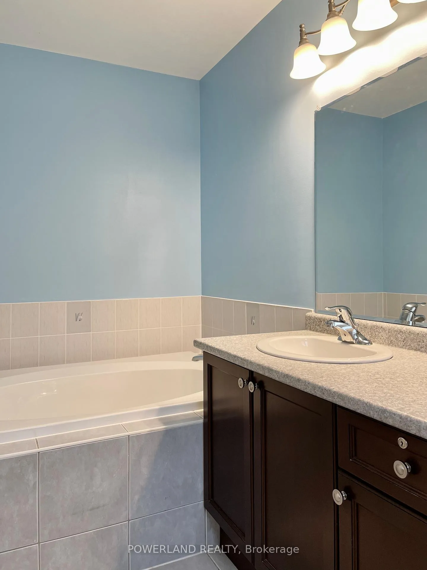 Photo 18 of 242 Southdown Avenue, Vaughan, Patterson — HOMEH