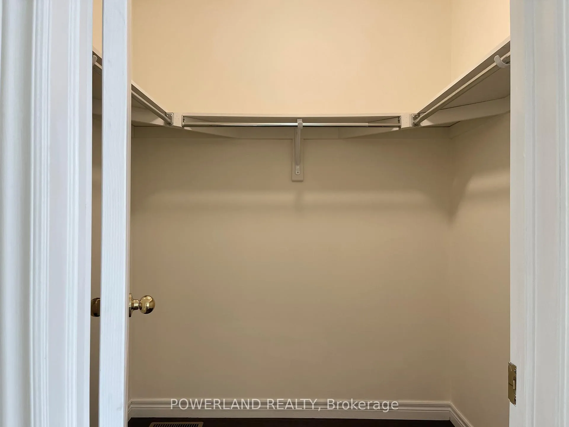 Photo 21 of 242 Southdown Avenue, Vaughan, Patterson — HOMEH