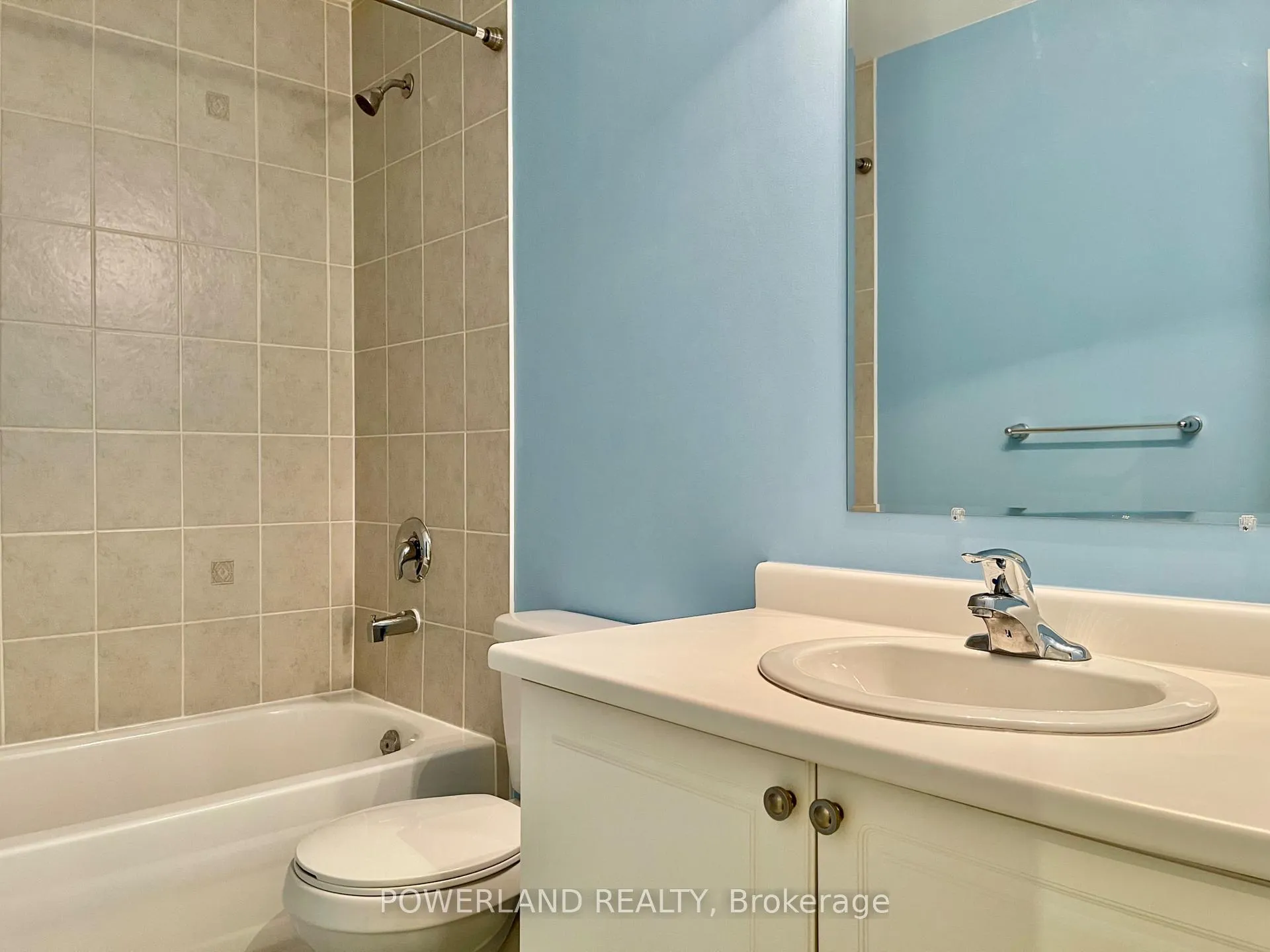 Photo 26 of 242 Southdown Avenue, Vaughan, Patterson — HOMEH