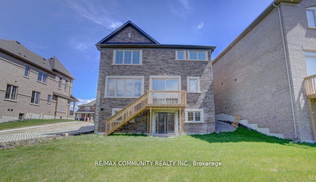 Photo 3 of 43 Olerud Drive, Whitby, Rural Whitby — HOMEH