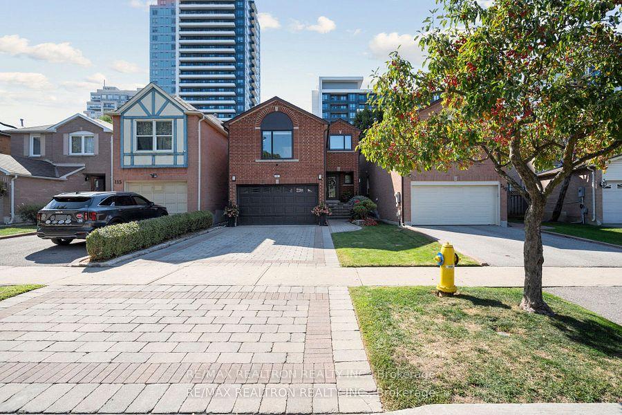 Photo 3 of 117 Glen Crescent, Vaughan, Uplands — HOMEH