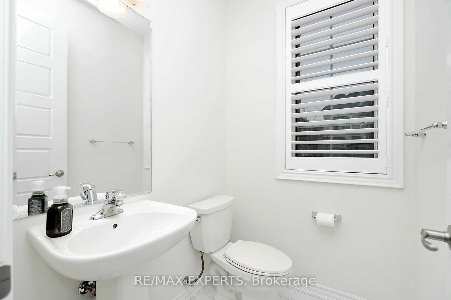 Photo 2 of 26 Hugh Mccutcheon Way, Vaughan, Kleinburg — HOMEH