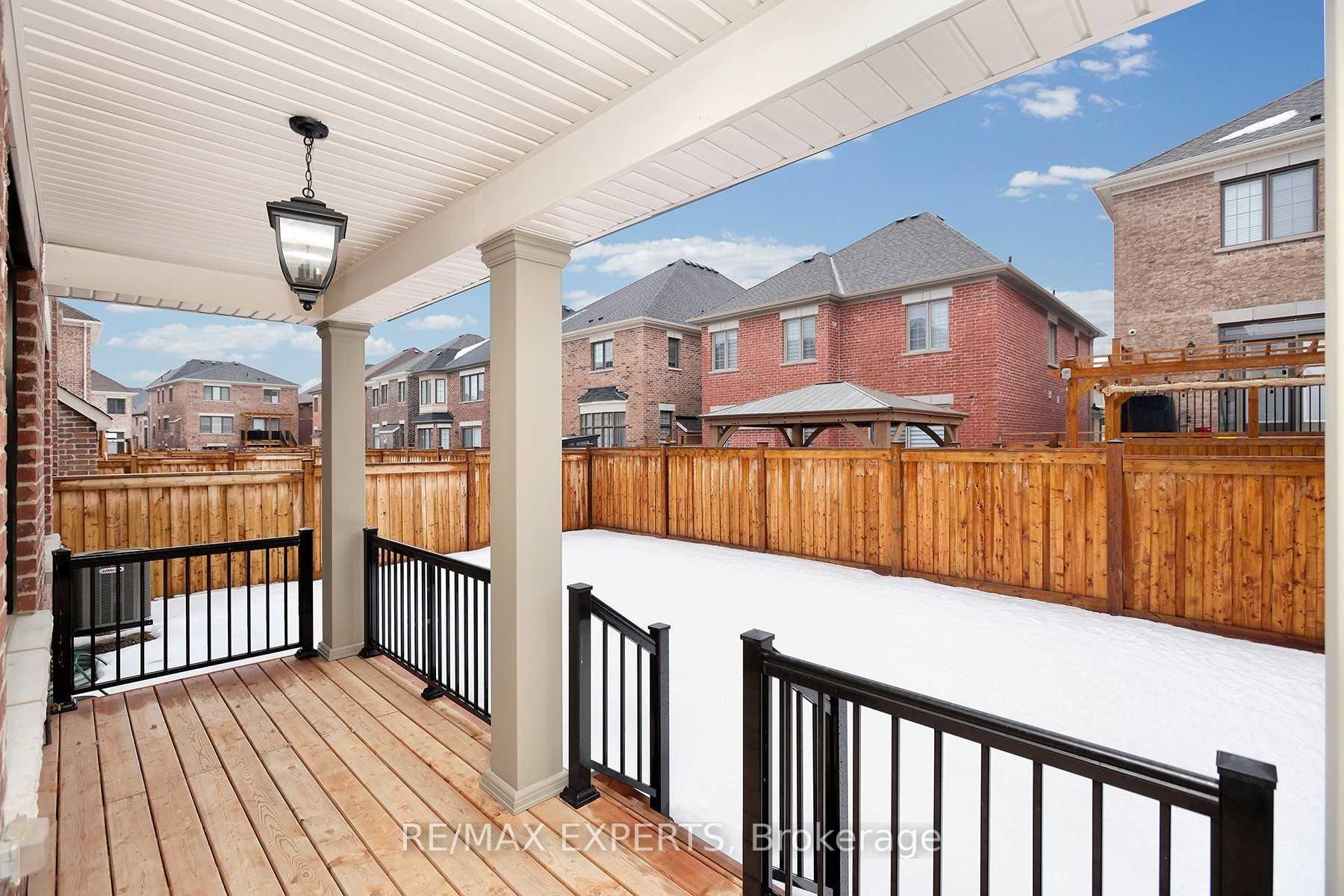 Photo 3 of 26 Hugh Mccutcheon Way, Vaughan, Kleinburg — HOMEH