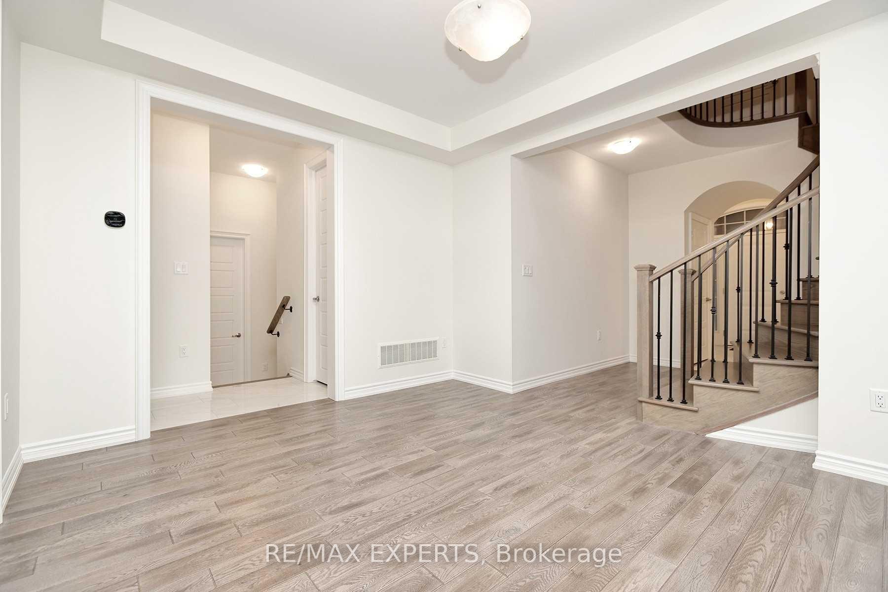 Photo 15 of 26 Hugh Mccutcheon Way, Vaughan, Kleinburg — HOMEH
