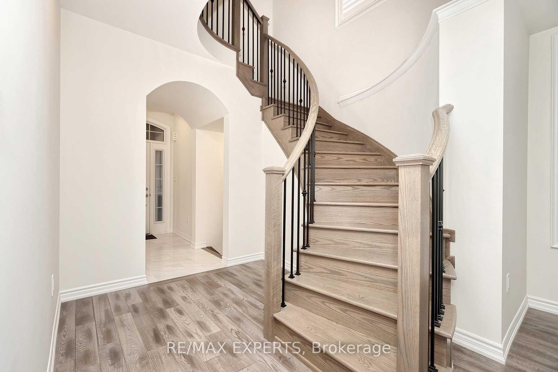 Photo 16 of 26 Hugh Mccutcheon Way, Vaughan, Kleinburg — HOMEH
