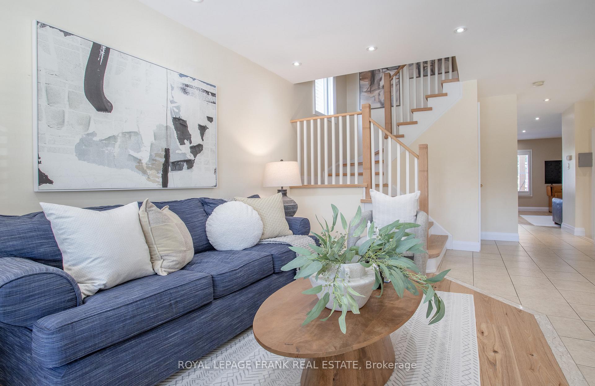 Photo 9 of 4 Settlers Court, Whitby, Brooklin — HOMEH