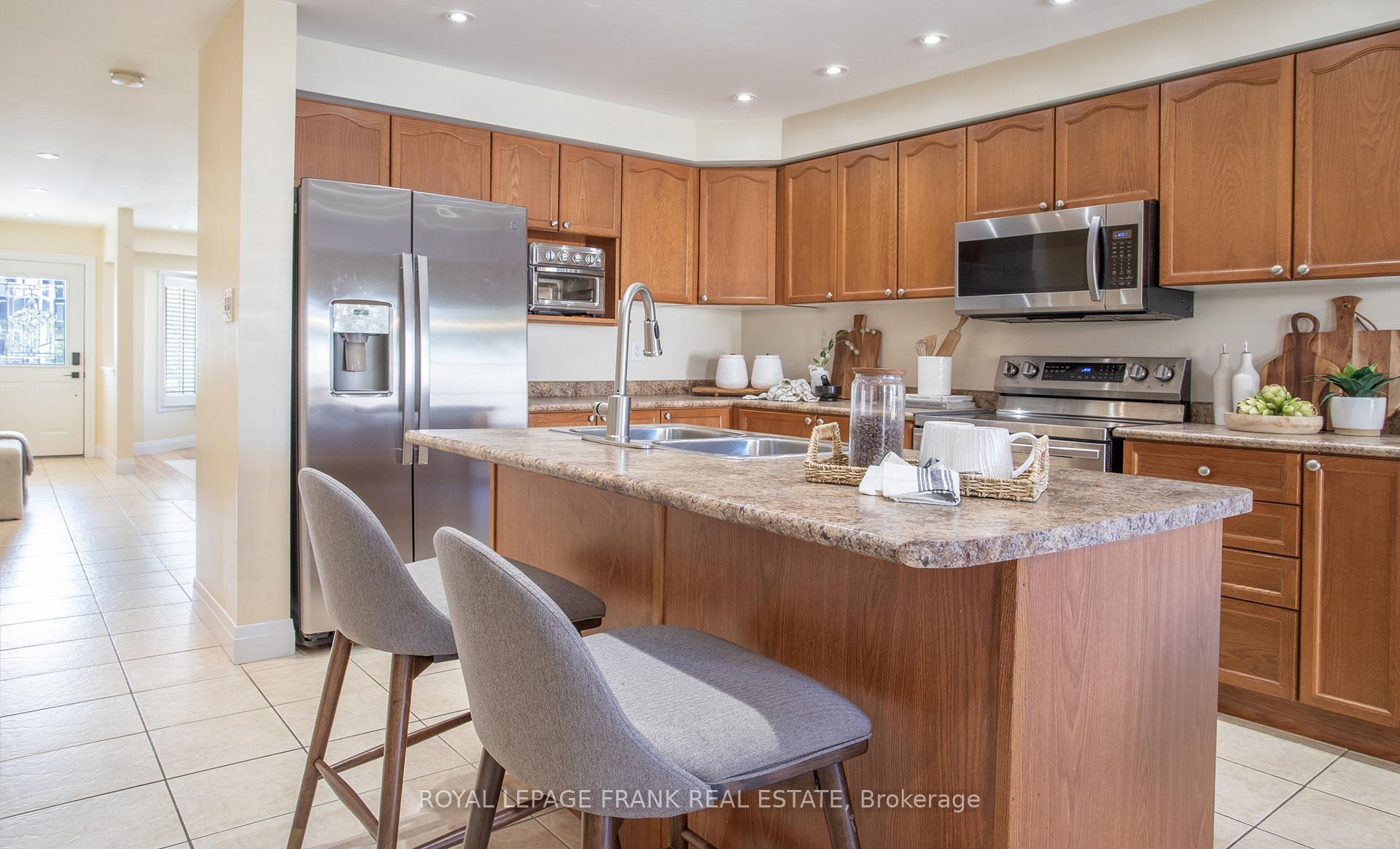 Photo 18 of 4 Settlers Court, Whitby, Brooklin — HOMEH
