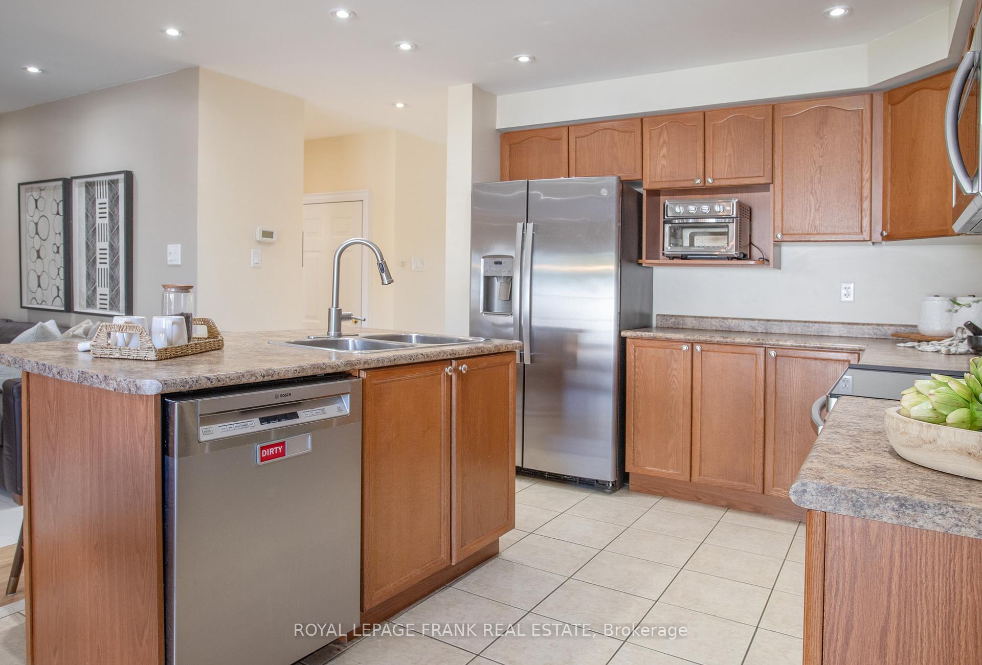 Photo 61 of 4 Settlers Court, Whitby, Brooklin — HOMEH