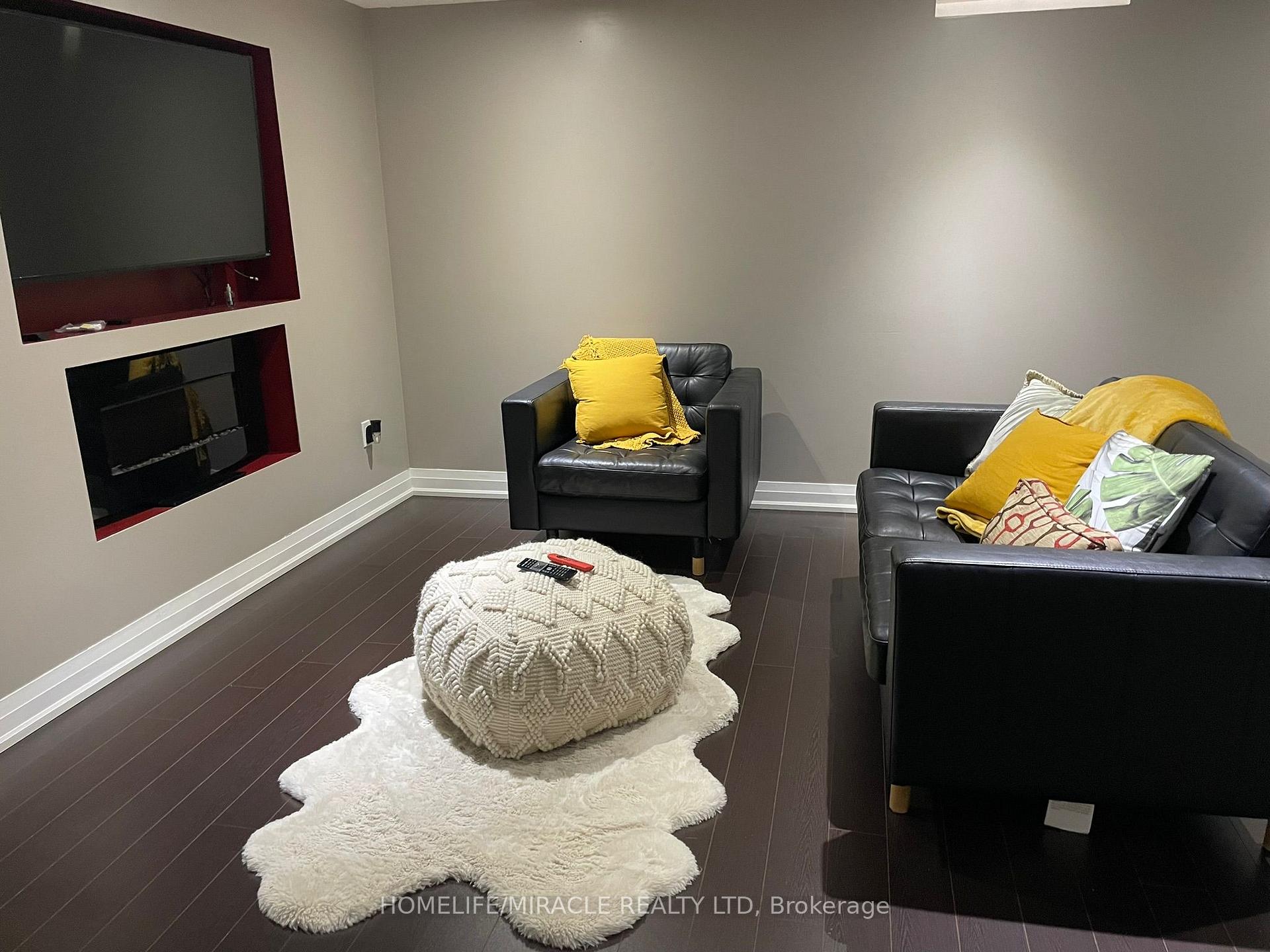 Photo 1 of 74 Rampart Crescent S, Whitby, Williamsburg — HOMEH