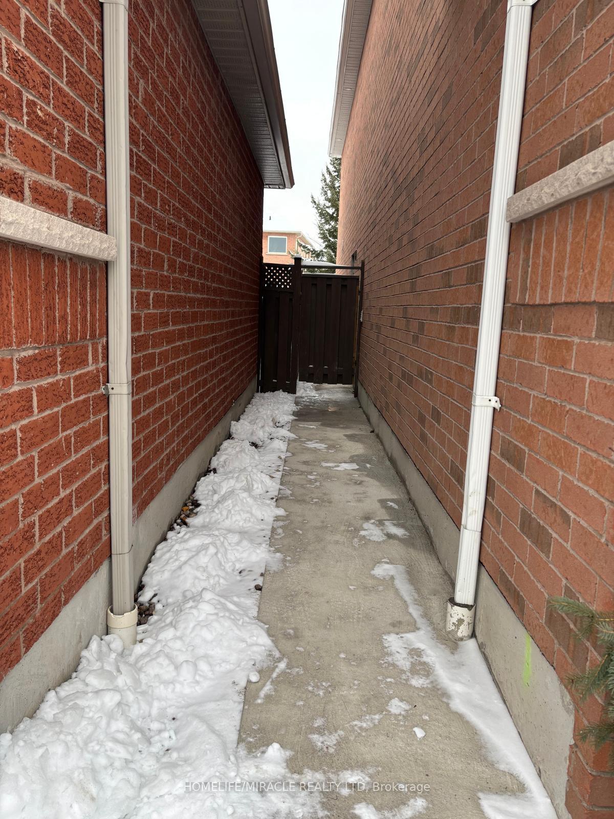 Photo 18 of 74 Rampart Crescent S, Whitby, Williamsburg — HOMEH