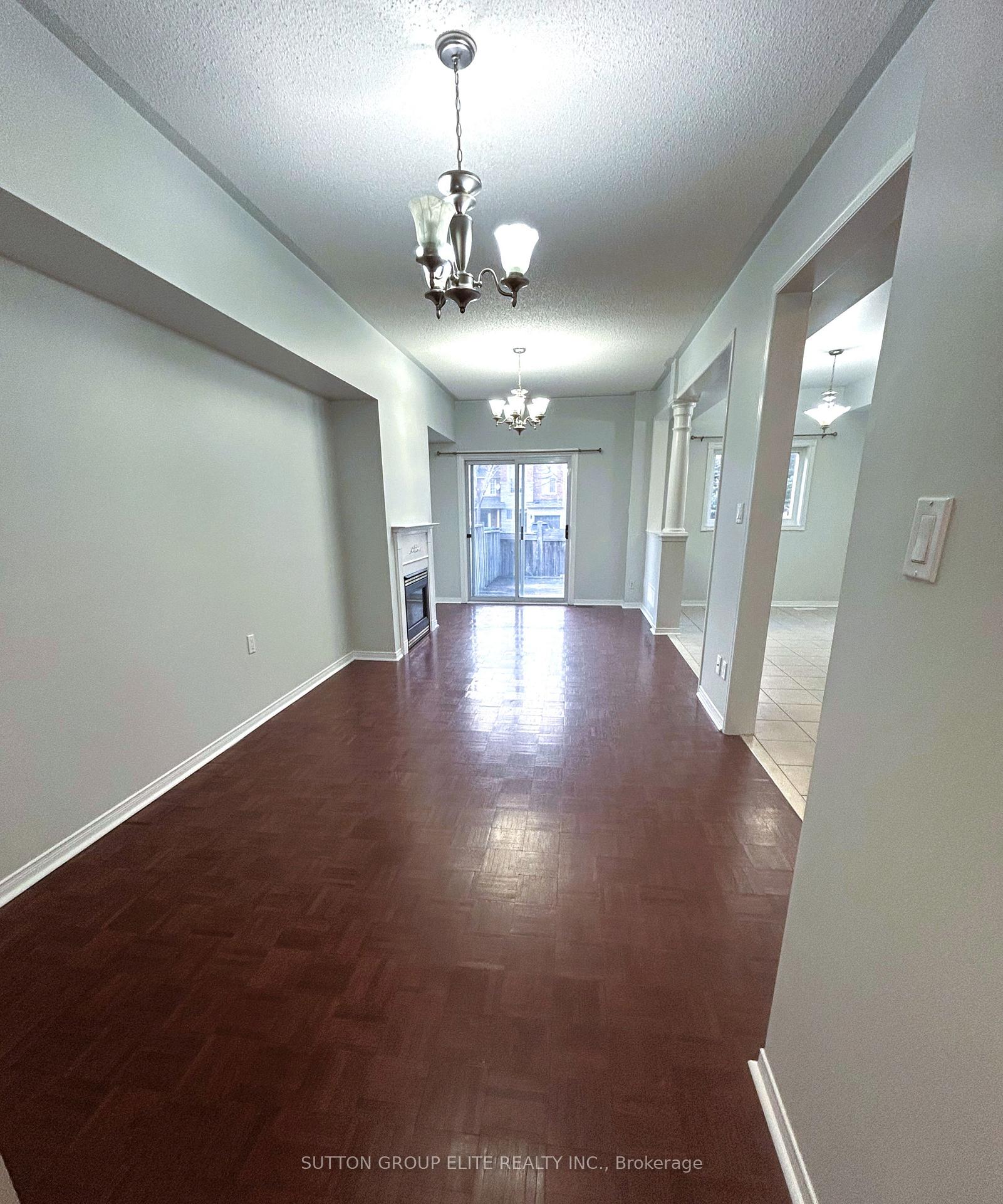 Photo 3 of 52 Foxchase Avenue, Vaughan, East Woodbridge — HOMEH