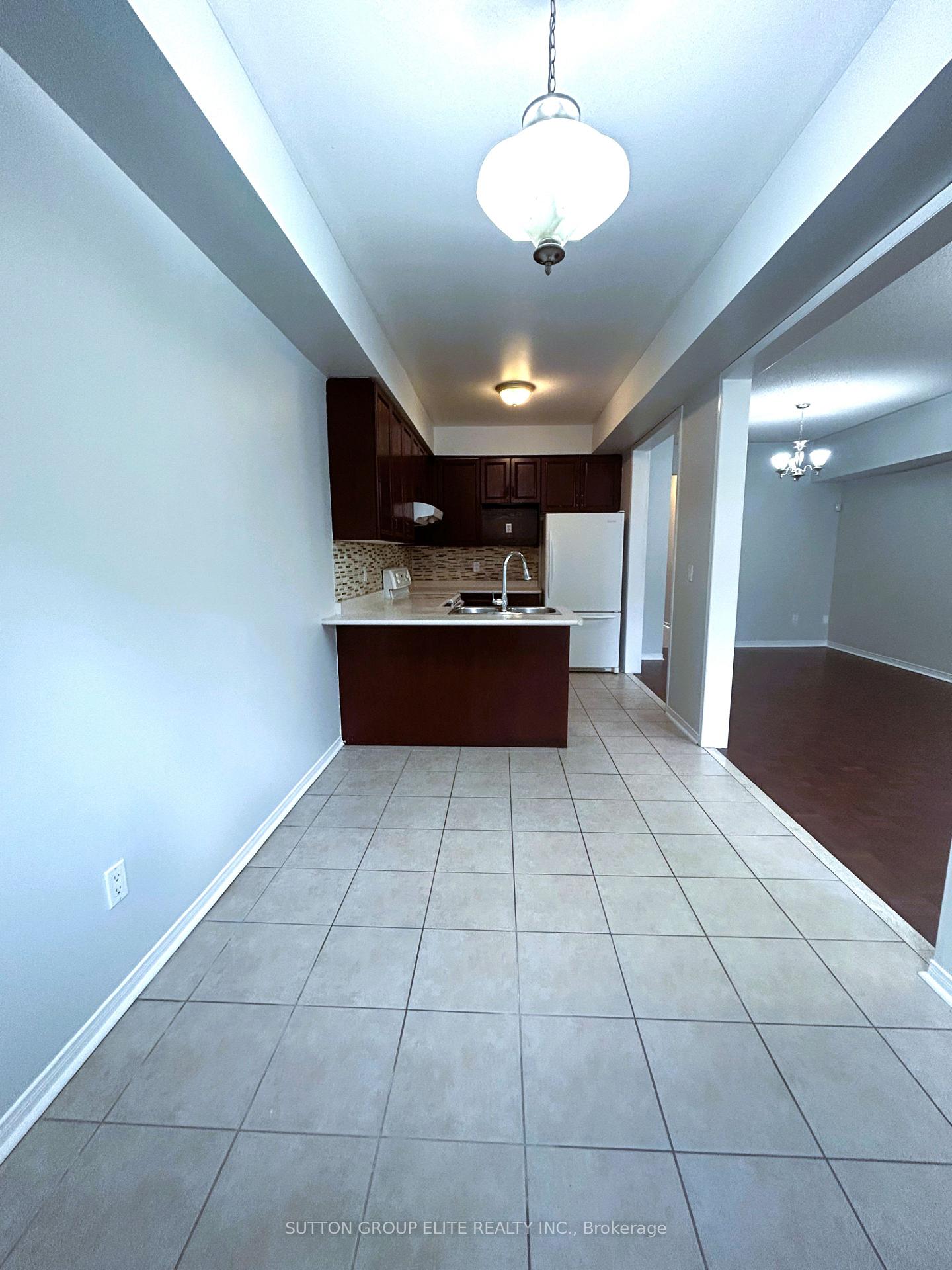 Photo 4 of 52 Foxchase Avenue, Vaughan, East Woodbridge — HOMEH