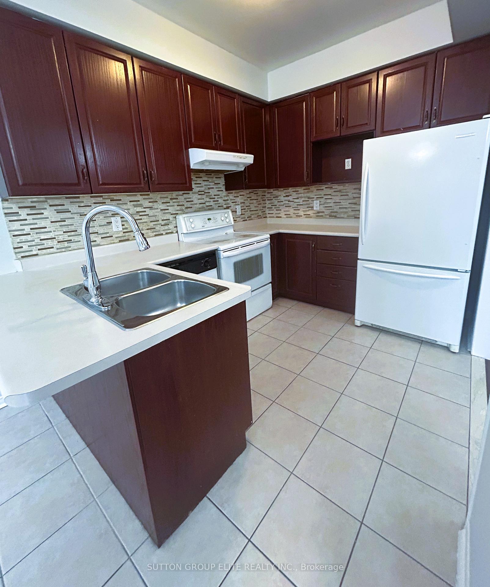 Photo 5 of 52 Foxchase Avenue, Vaughan, East Woodbridge — HOMEH