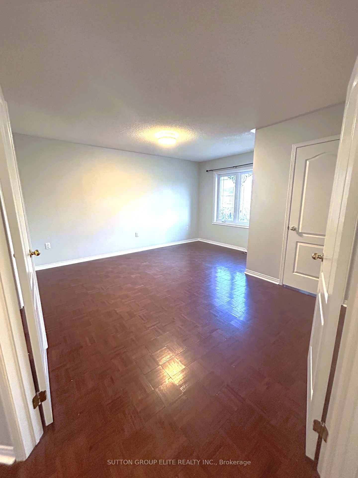 Photo 8 of 52 Foxchase Avenue, Vaughan, East Woodbridge — HOMEH