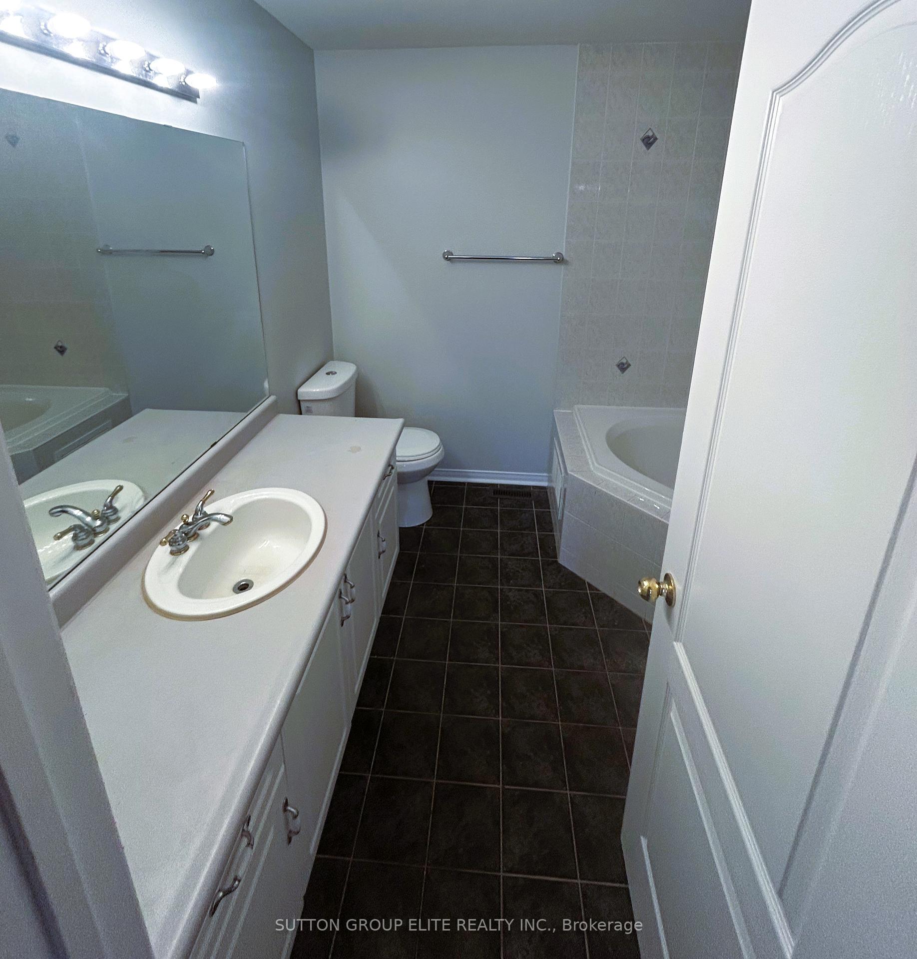 Photo 12 of 52 Foxchase Avenue, Vaughan, East Woodbridge — HOMEH