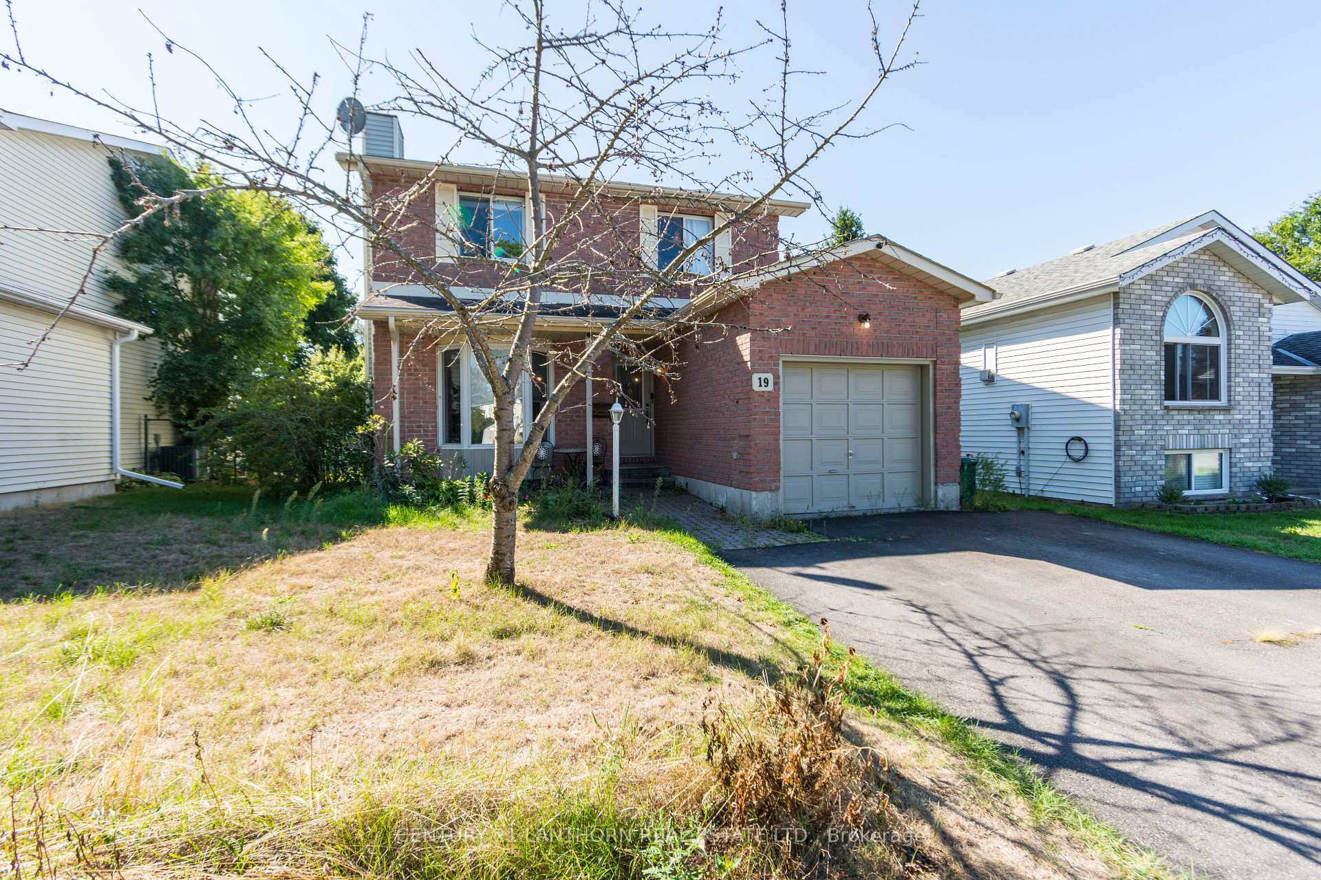 Photo 2 of 19 Bogart Crescent, Belleville, Belleville Ward — HOMEH