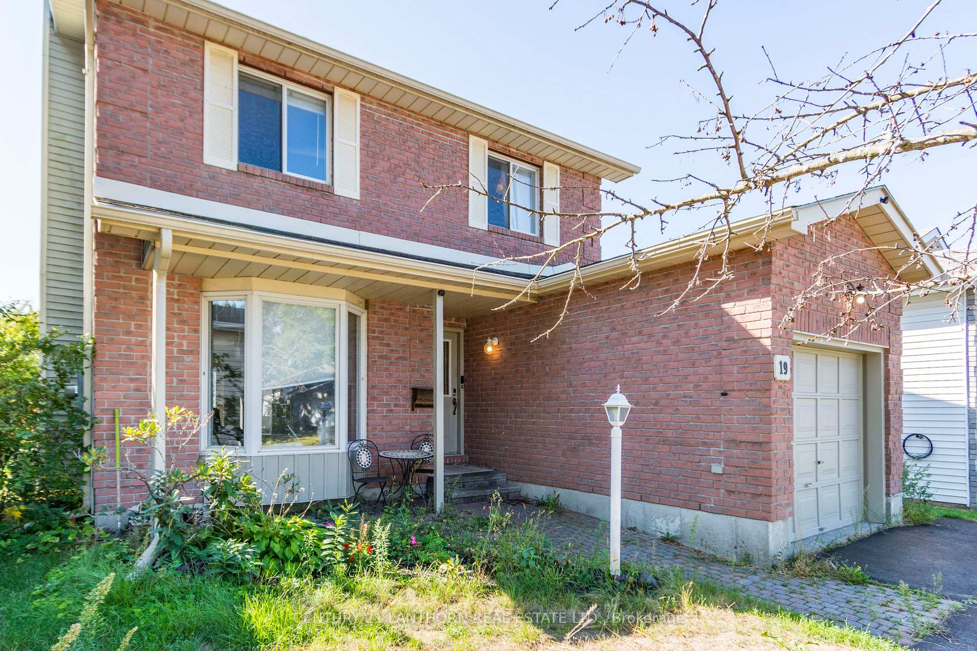 Photo 3 of 19 Bogart Crescent, Belleville, Belleville Ward — HOMEH
