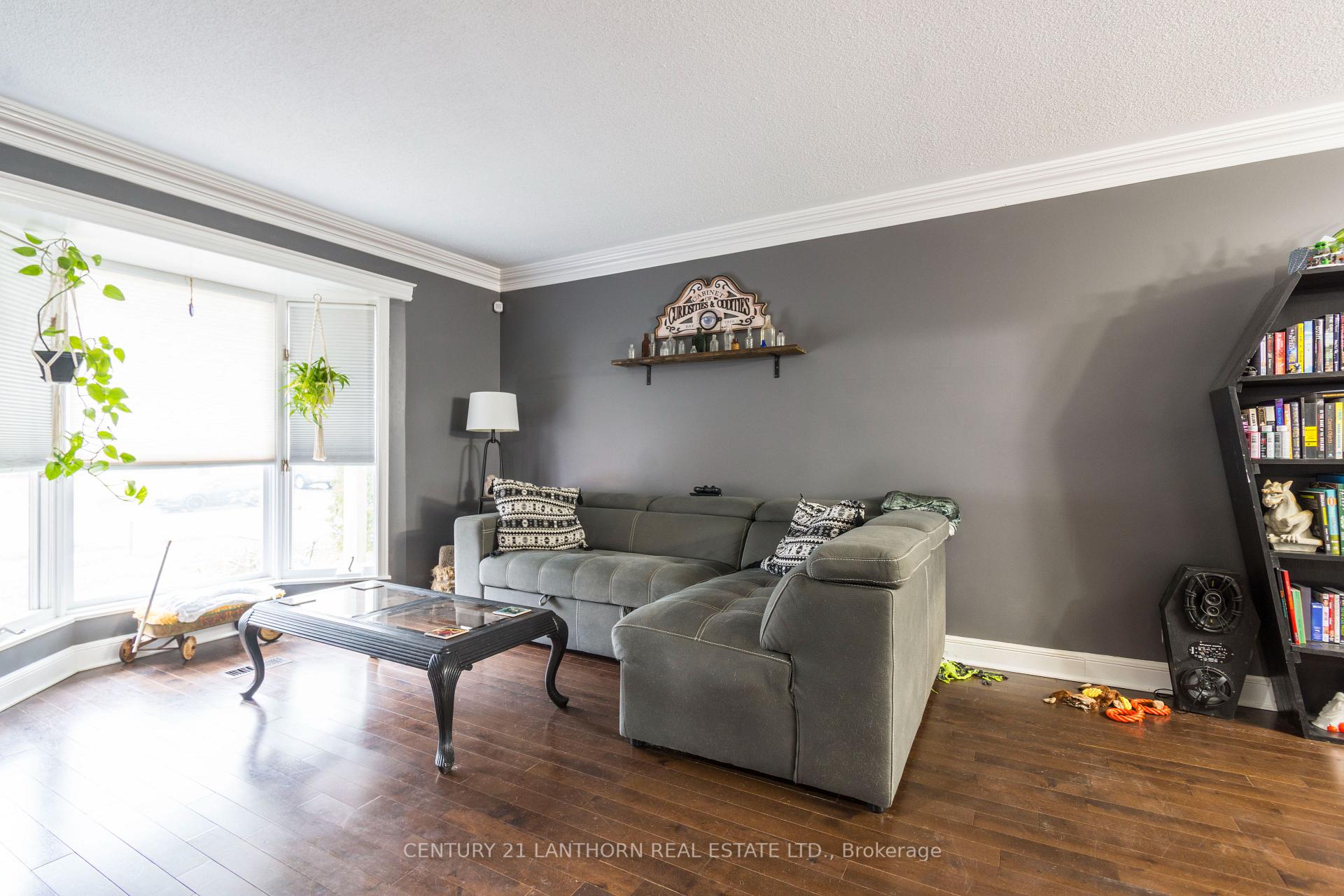 Photo 4 of 19 Bogart Crescent, Belleville, Belleville Ward — HOMEH