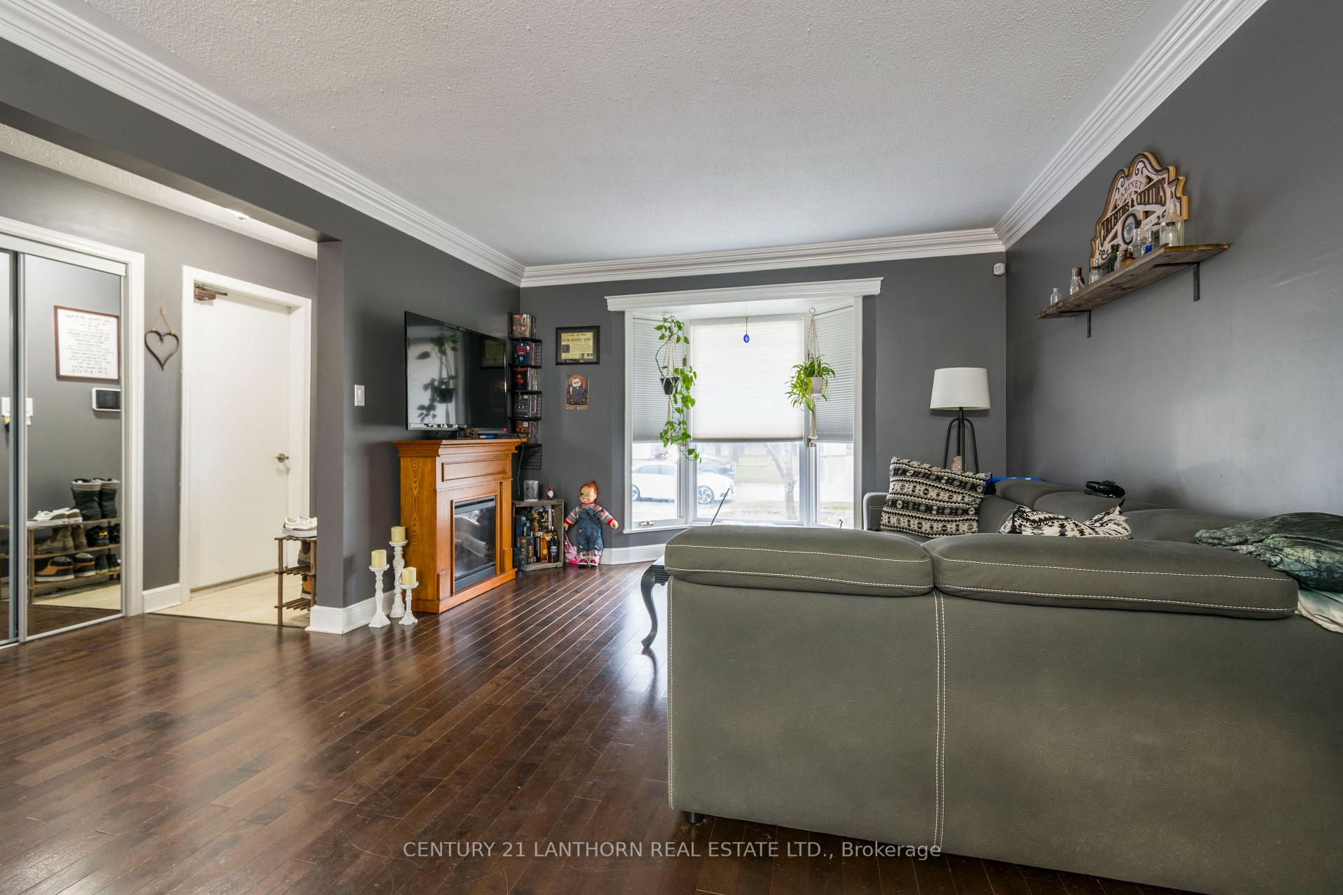 Photo 10 of 19 Bogart Crescent, Belleville, Belleville Ward — HOMEH