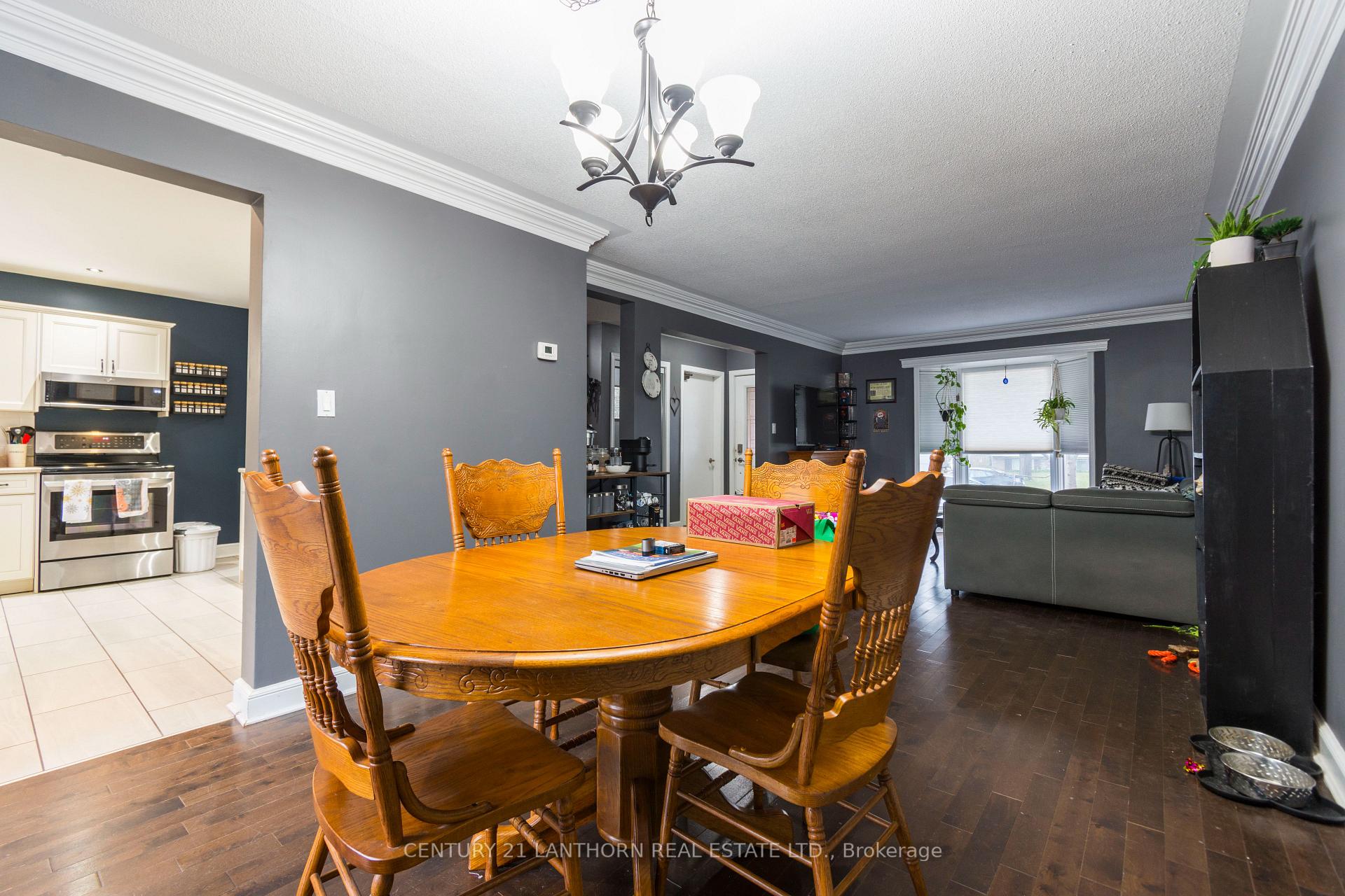 Photo 9 of 19 Bogart Crescent, Belleville, Belleville Ward — HOMEH