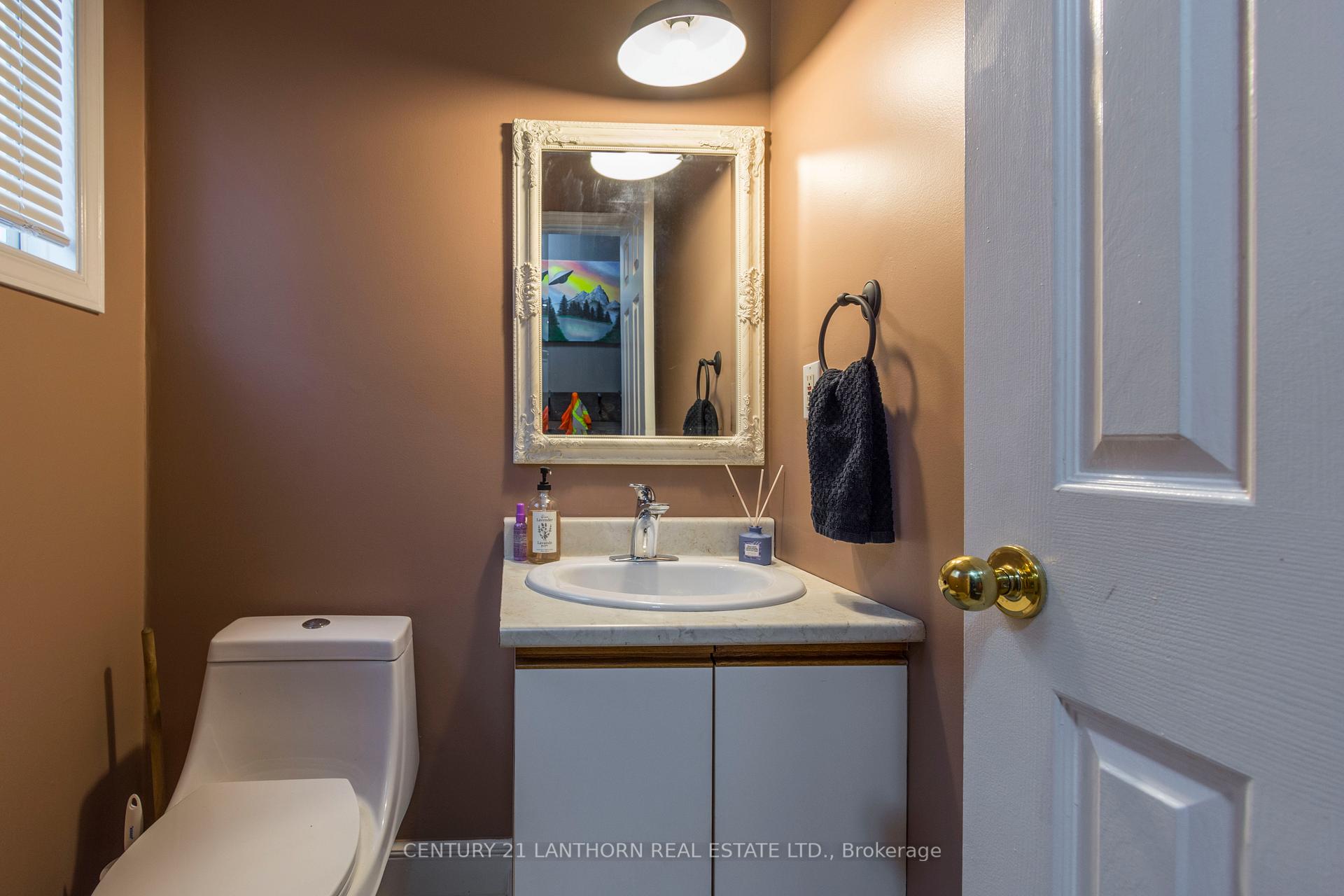 Photo 12 of 19 Bogart Crescent, Belleville, Belleville Ward — HOMEH