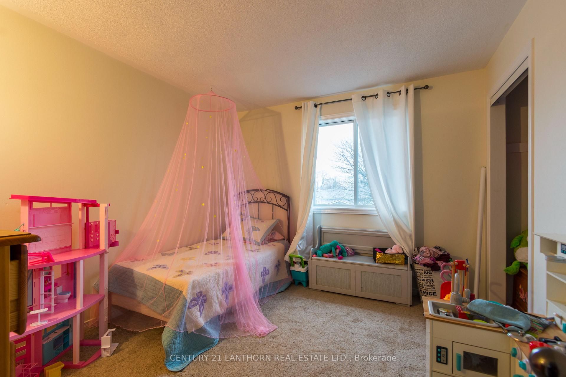 Photo 21 of 19 Bogart Crescent, Belleville, Belleville Ward — HOMEH