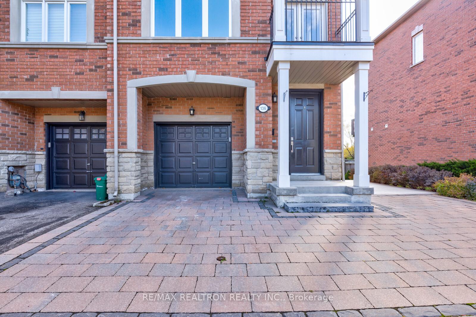 Photo 4 of 136 Vittorio De Luca Drive, Vaughan, East Woodbridge — HOMEH