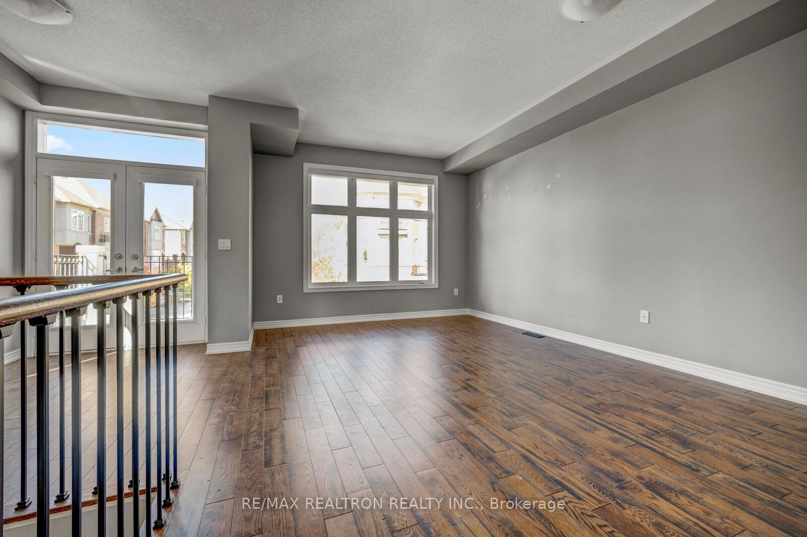 Photo 6 of 136 Vittorio De Luca Drive, Vaughan, East Woodbridge — HOMEH
