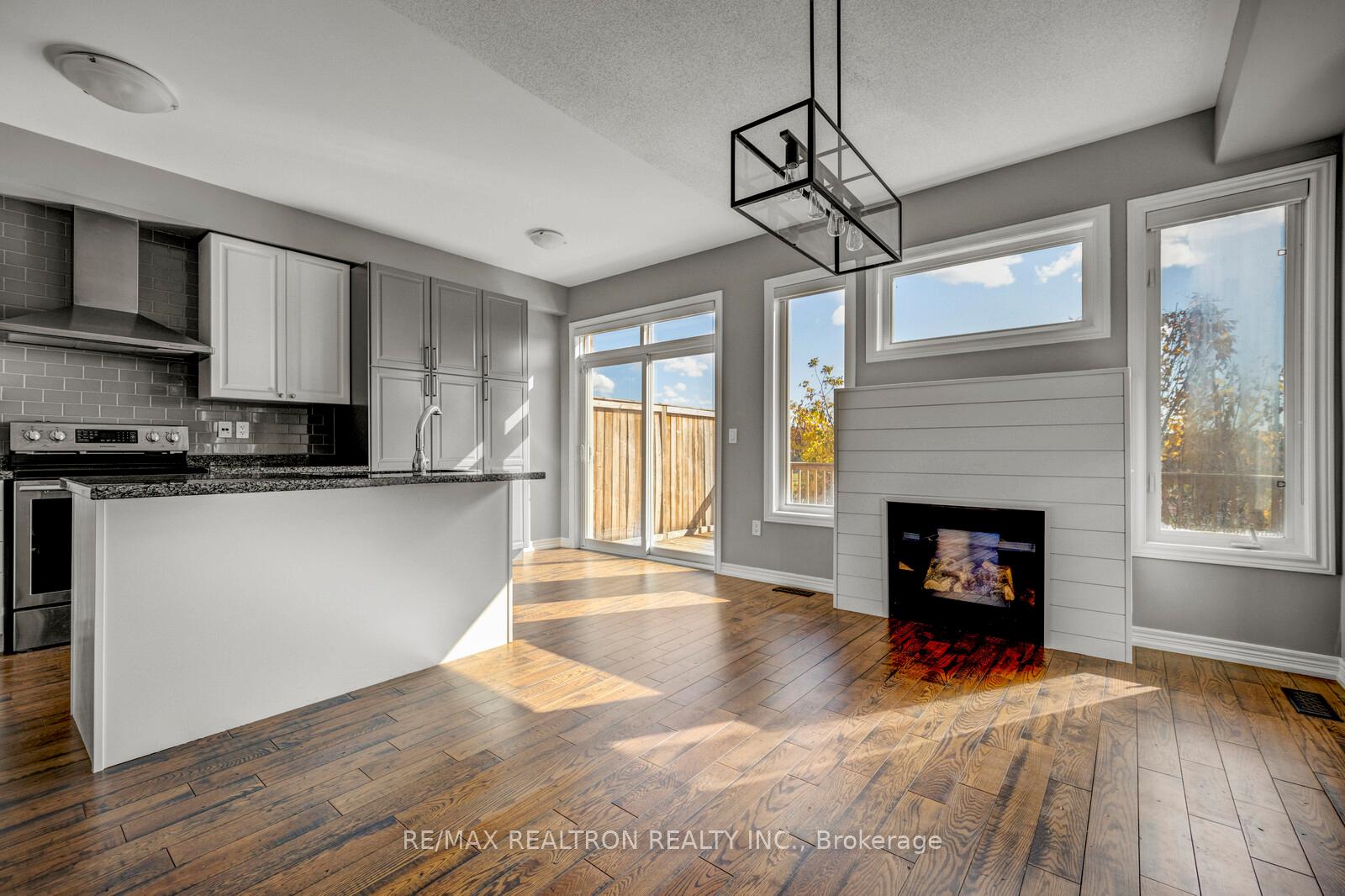 Photo 8 of 136 Vittorio De Luca Drive, Vaughan, East Woodbridge — HOMEH
