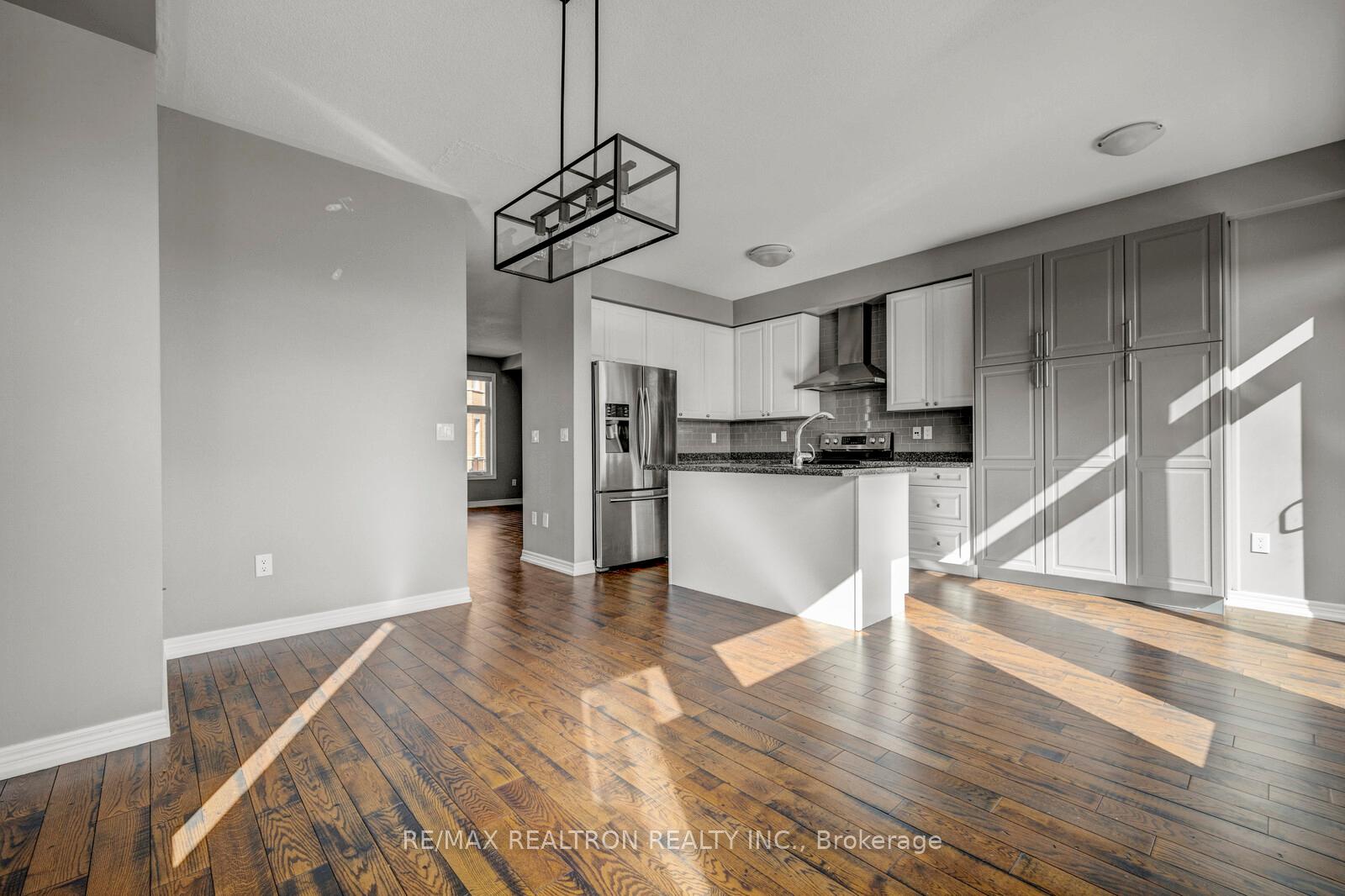 Photo 9 of 136 Vittorio De Luca Drive, Vaughan, East Woodbridge — HOMEH