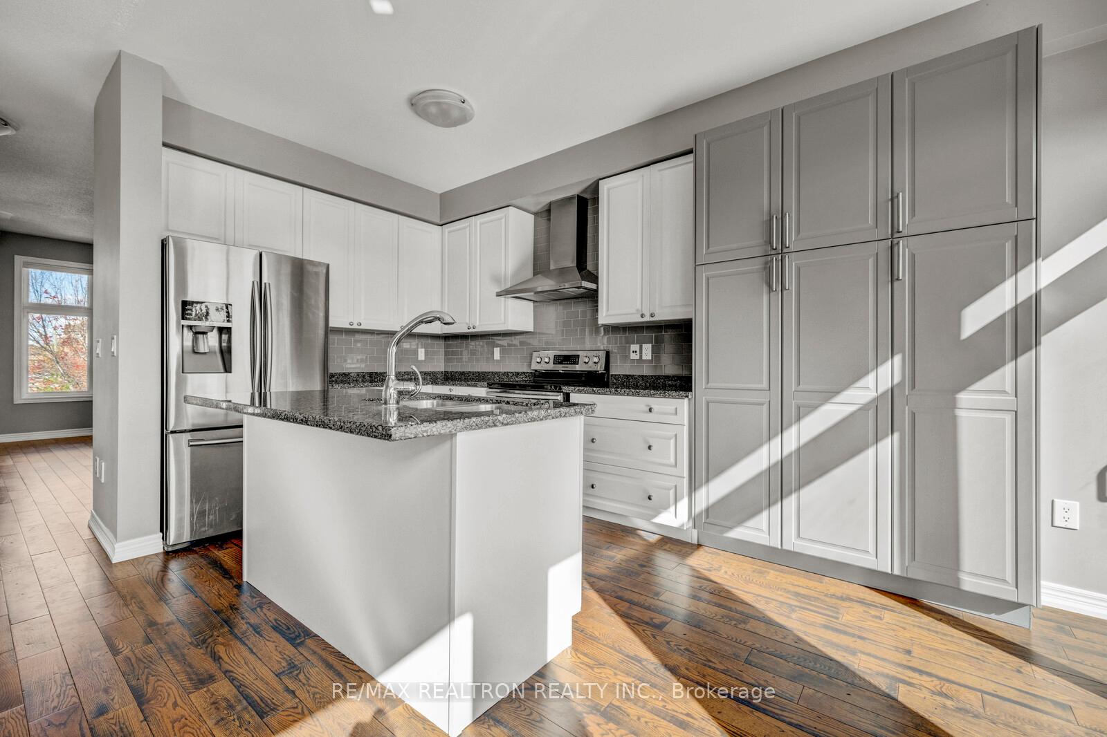 Photo 10 of 136 Vittorio De Luca Drive, Vaughan, East Woodbridge — HOMEH