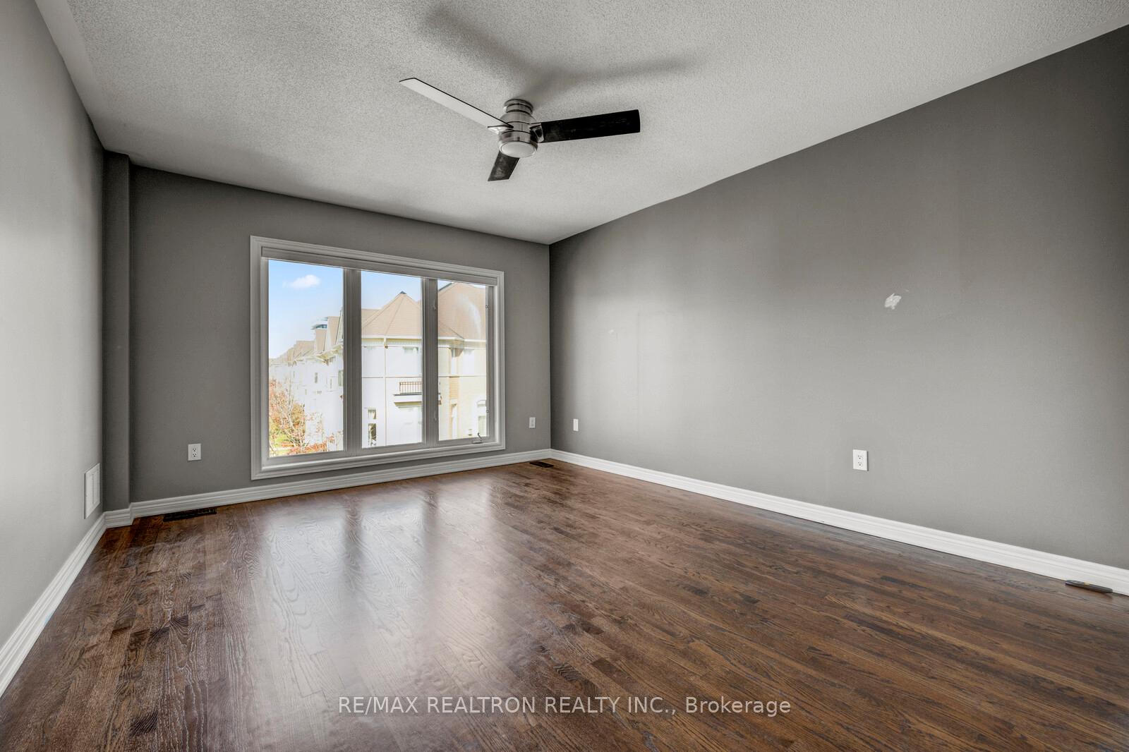 Photo 11 of 136 Vittorio De Luca Drive, Vaughan, East Woodbridge — HOMEH