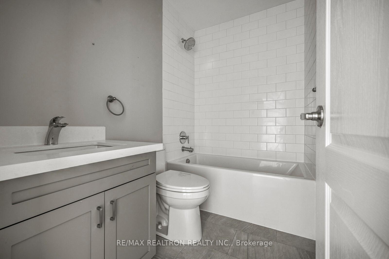 Photo 15 of 136 Vittorio De Luca Drive, Vaughan, East Woodbridge — HOMEH