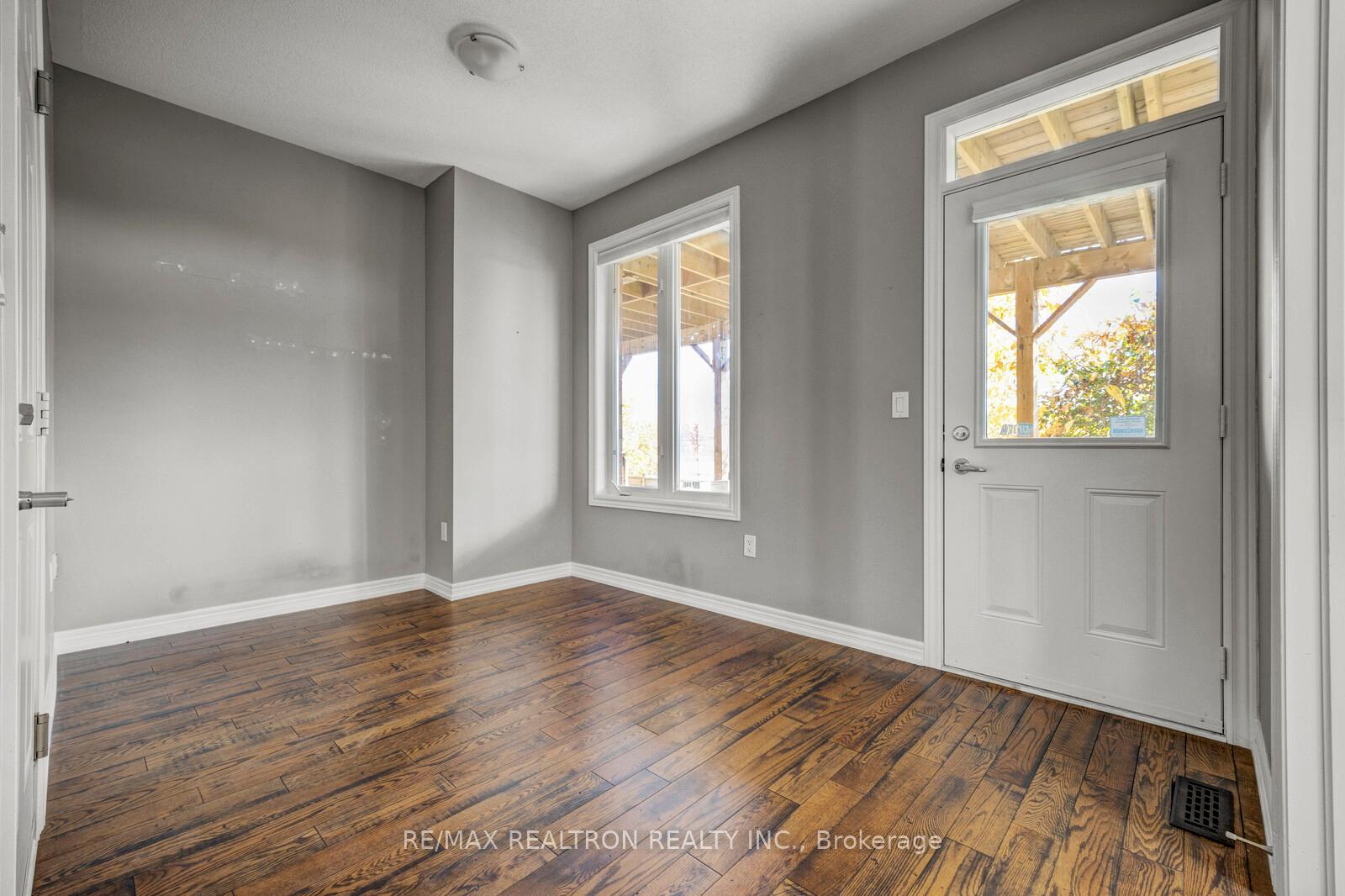 Photo 16 of 136 Vittorio De Luca Drive, Vaughan, East Woodbridge — HOMEH