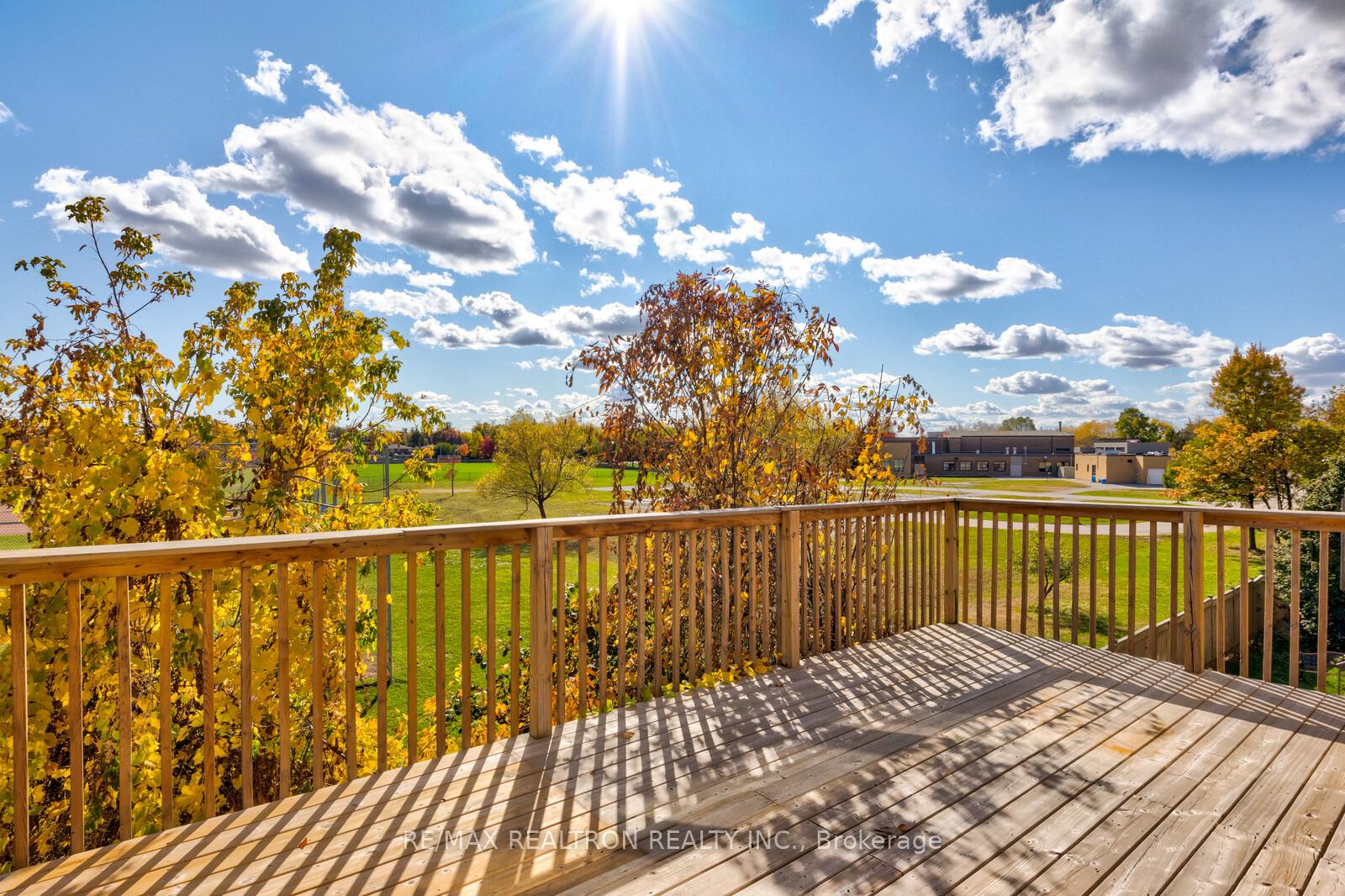 Photo 20 of 136 Vittorio De Luca Drive, Vaughan, East Woodbridge — HOMEH
