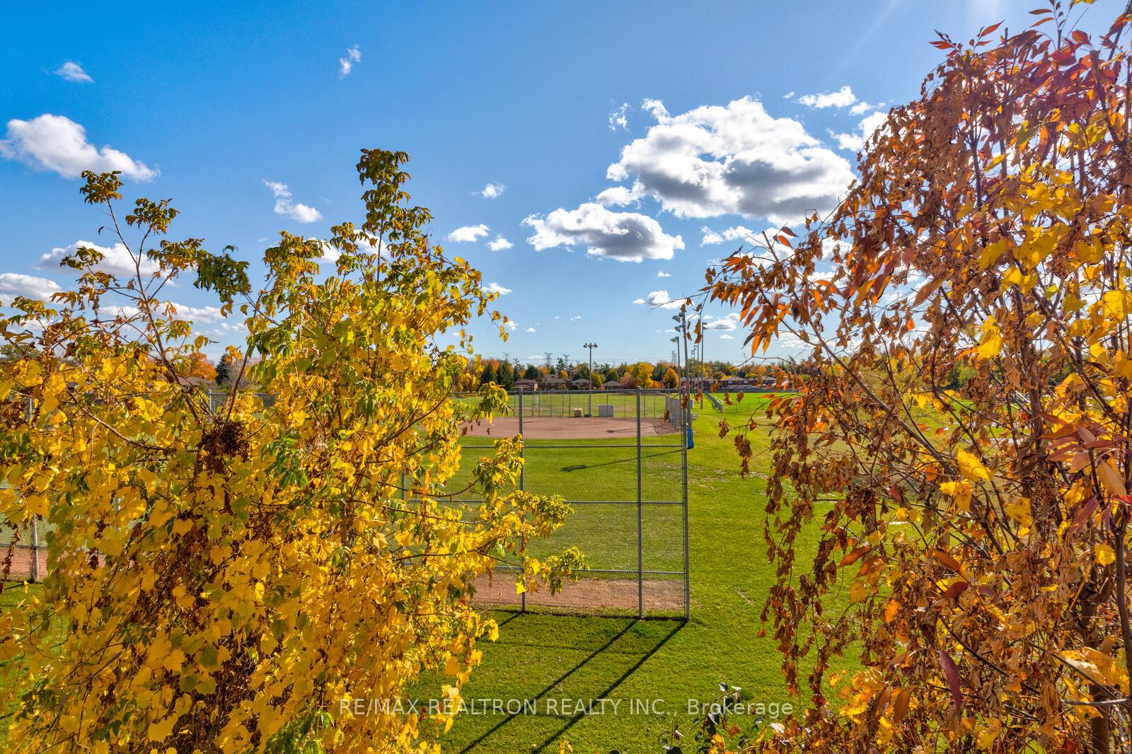Photo 21 of 136 Vittorio De Luca Drive, Vaughan, East Woodbridge — HOMEH
