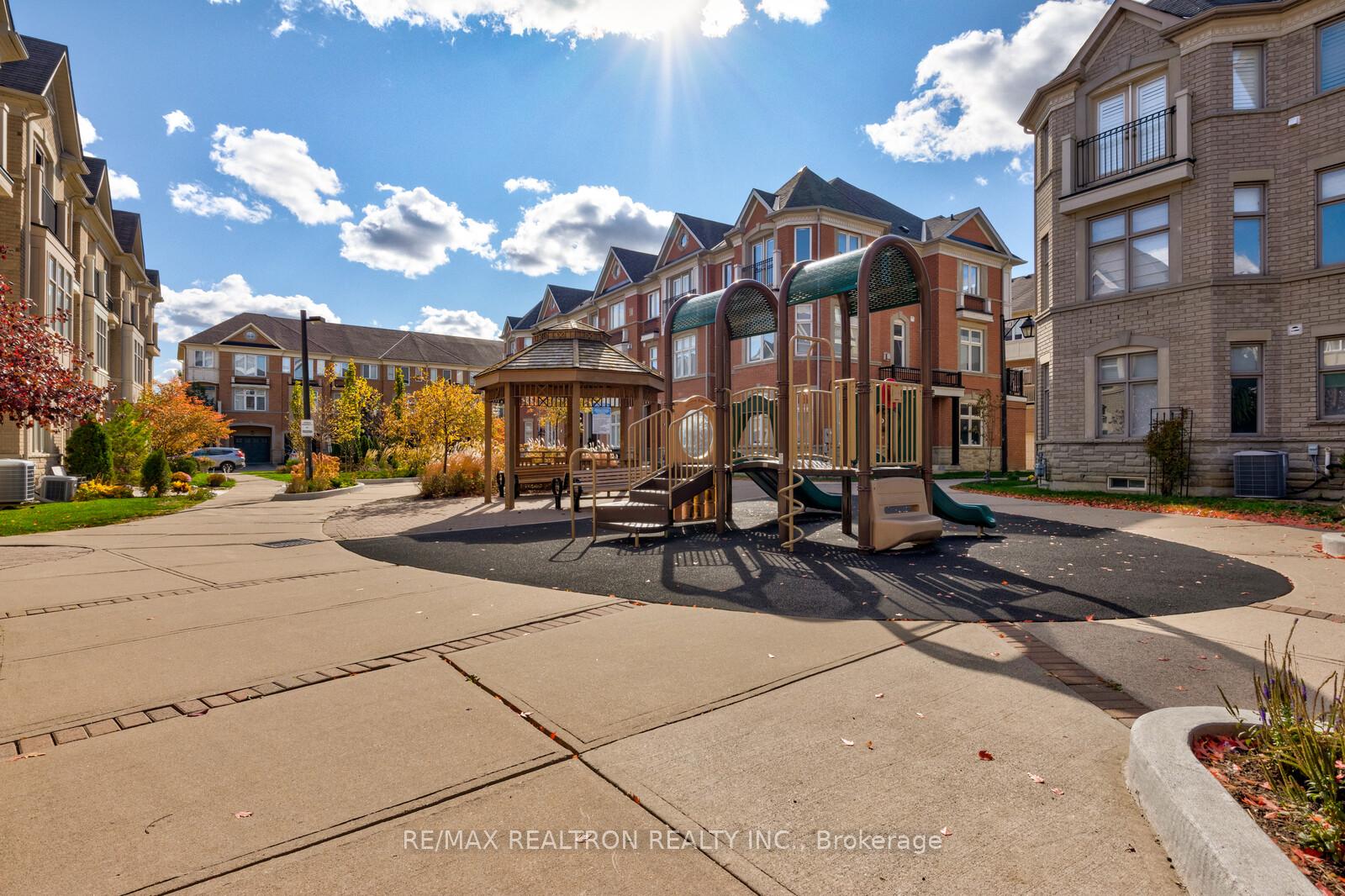 Photo 24 of 136 Vittorio De Luca Drive, Vaughan, East Woodbridge — HOMEH