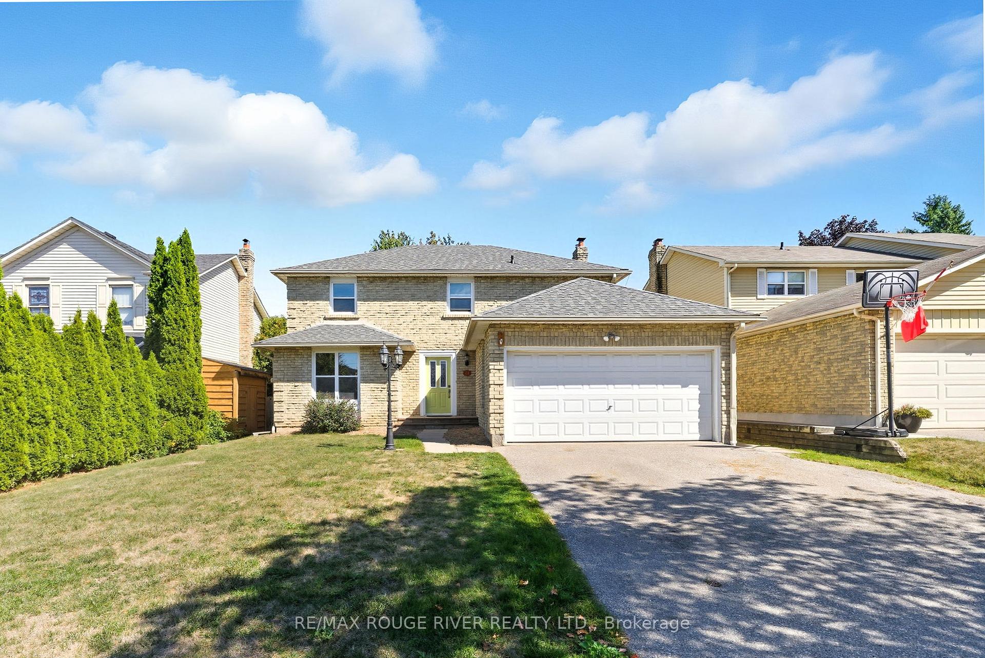 Photo 1 of 21 Hialeah Crescent, Whitby, Blue Grass Meadows — HOMEH