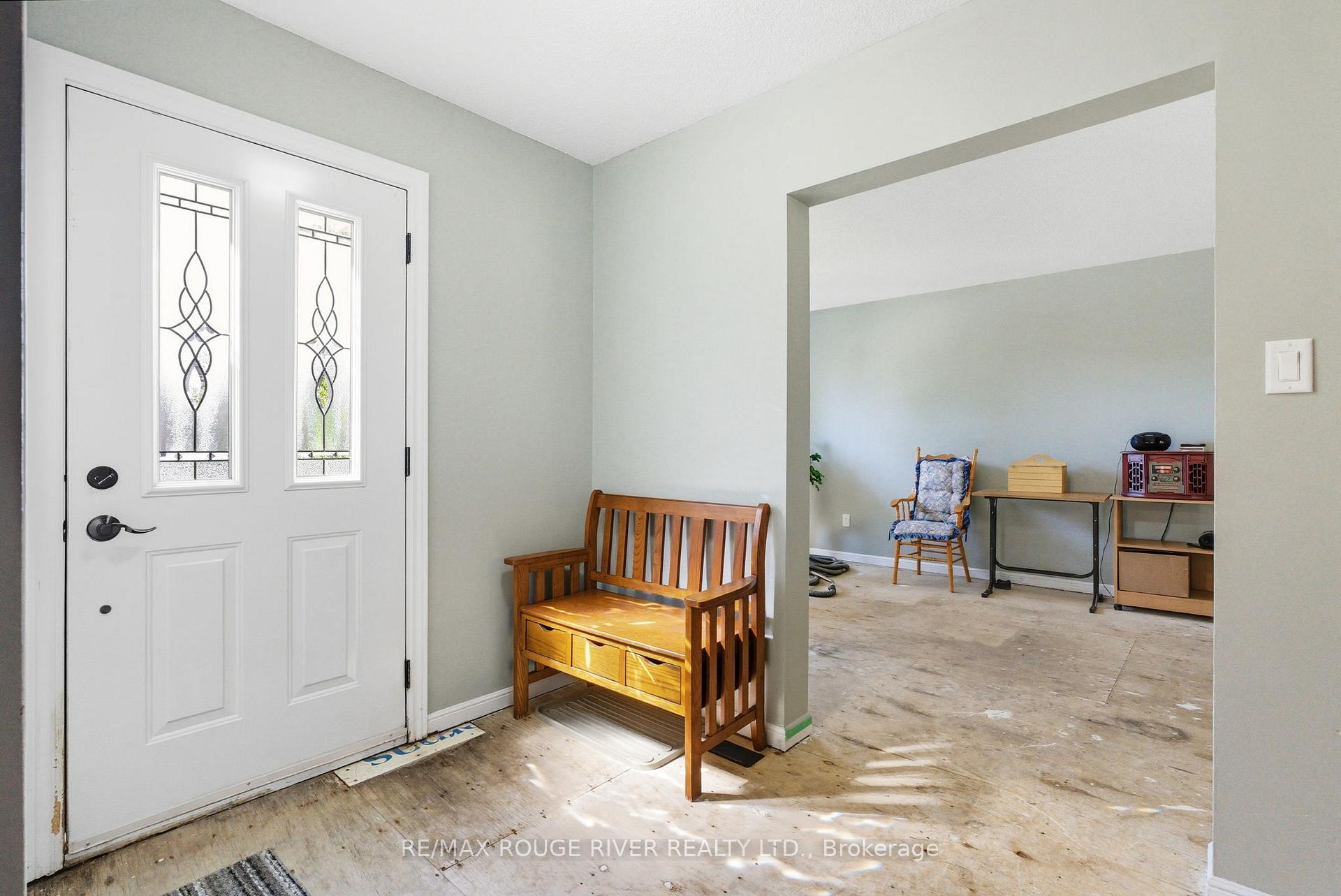 Photo 4 of 21 Hialeah Crescent, Whitby, Blue Grass Meadows — HOMEH