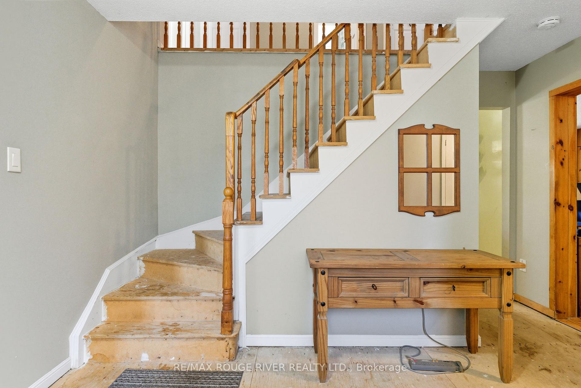 Photo 5 of 21 Hialeah Crescent, Whitby, Blue Grass Meadows — HOMEH